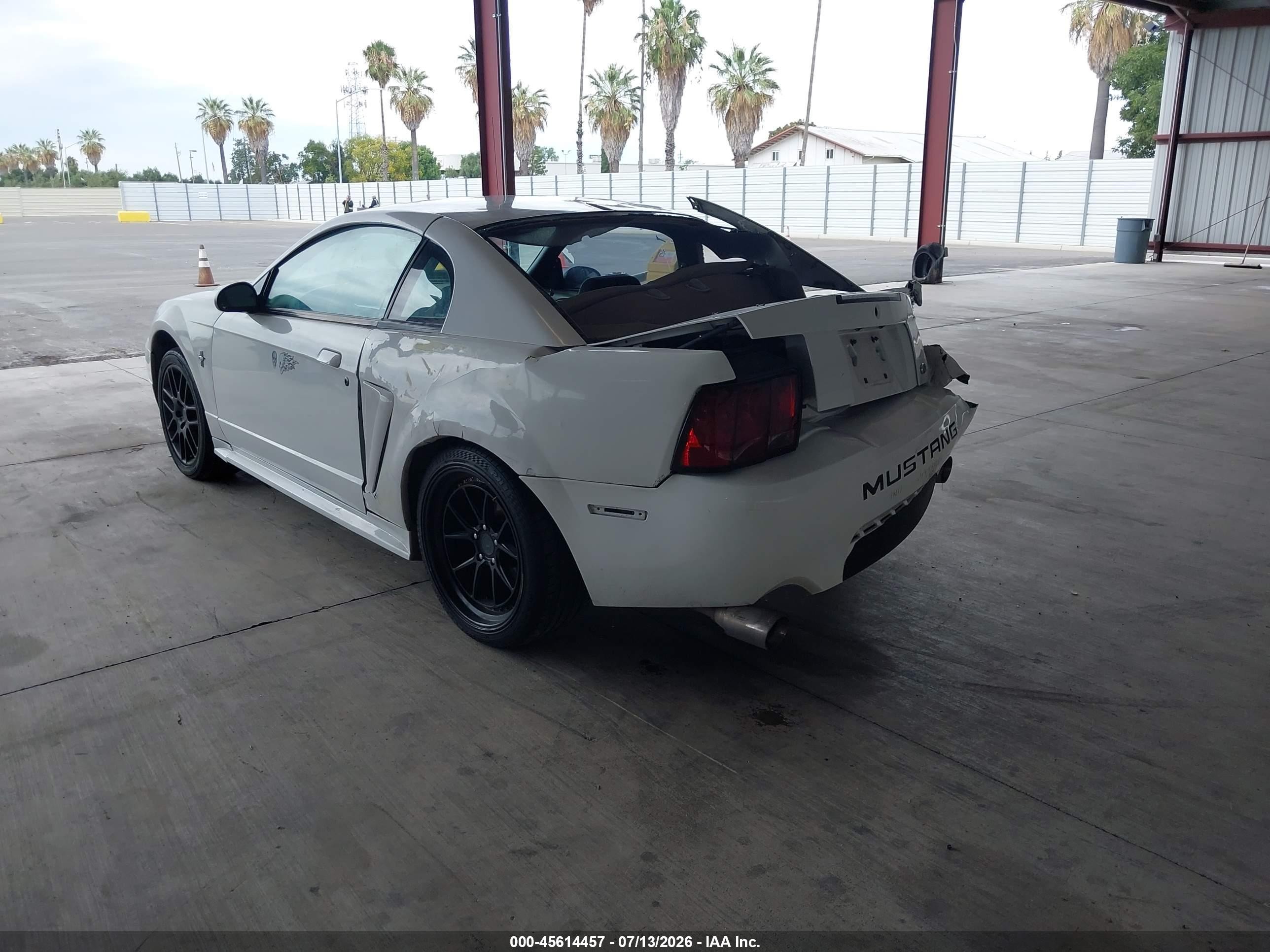 2001 Ford Mustang   White vin: 1FAFP40461F112063
