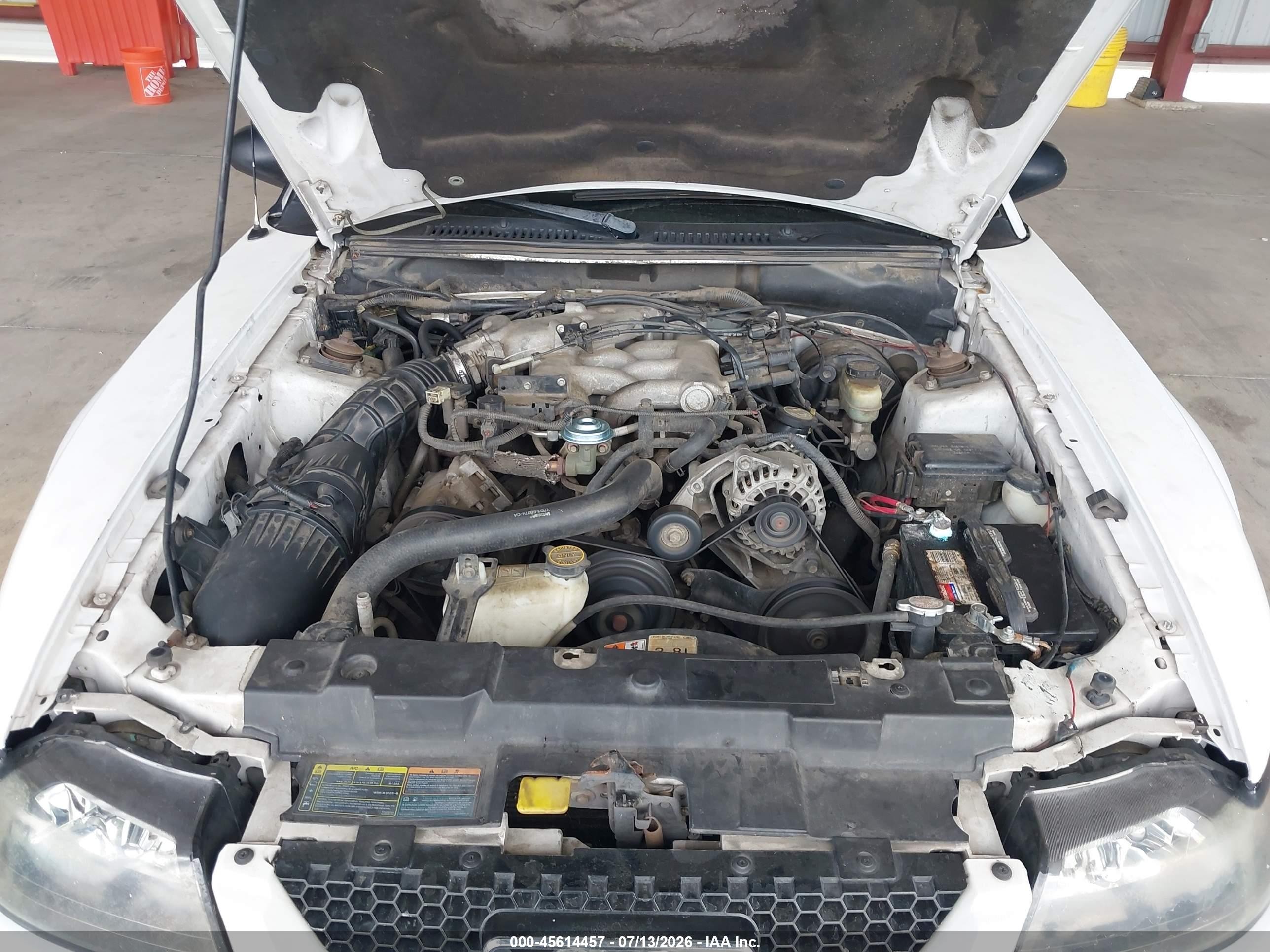 2001 Ford Mustang   White vin: 1FAFP40461F112063