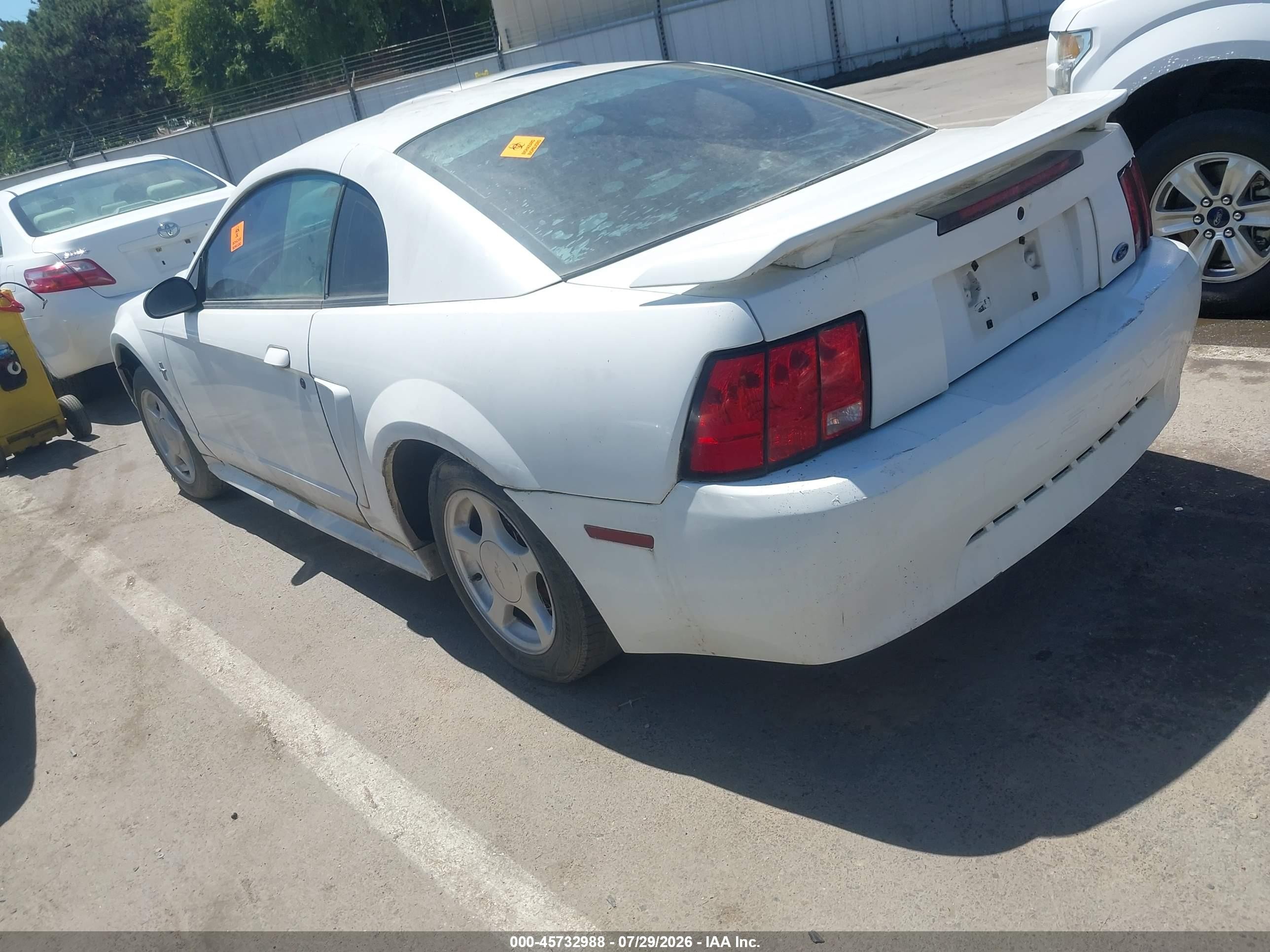 2003 Ford Mustang   Белый vin: 1FAFP40463F313531