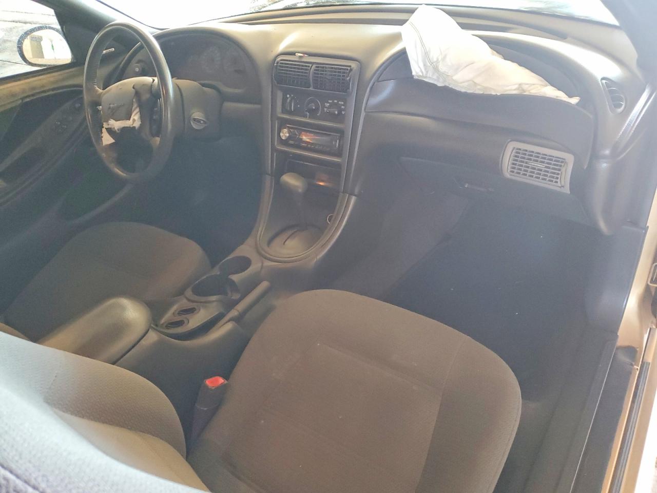 2000 Ford Mustang Gold vin: 1FAFP4046YF208821