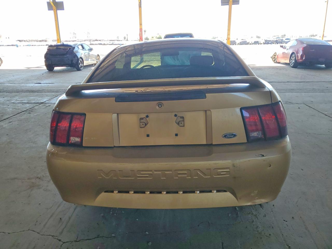 2000 Ford Mustang Gold vin: 1FAFP4046YF208821