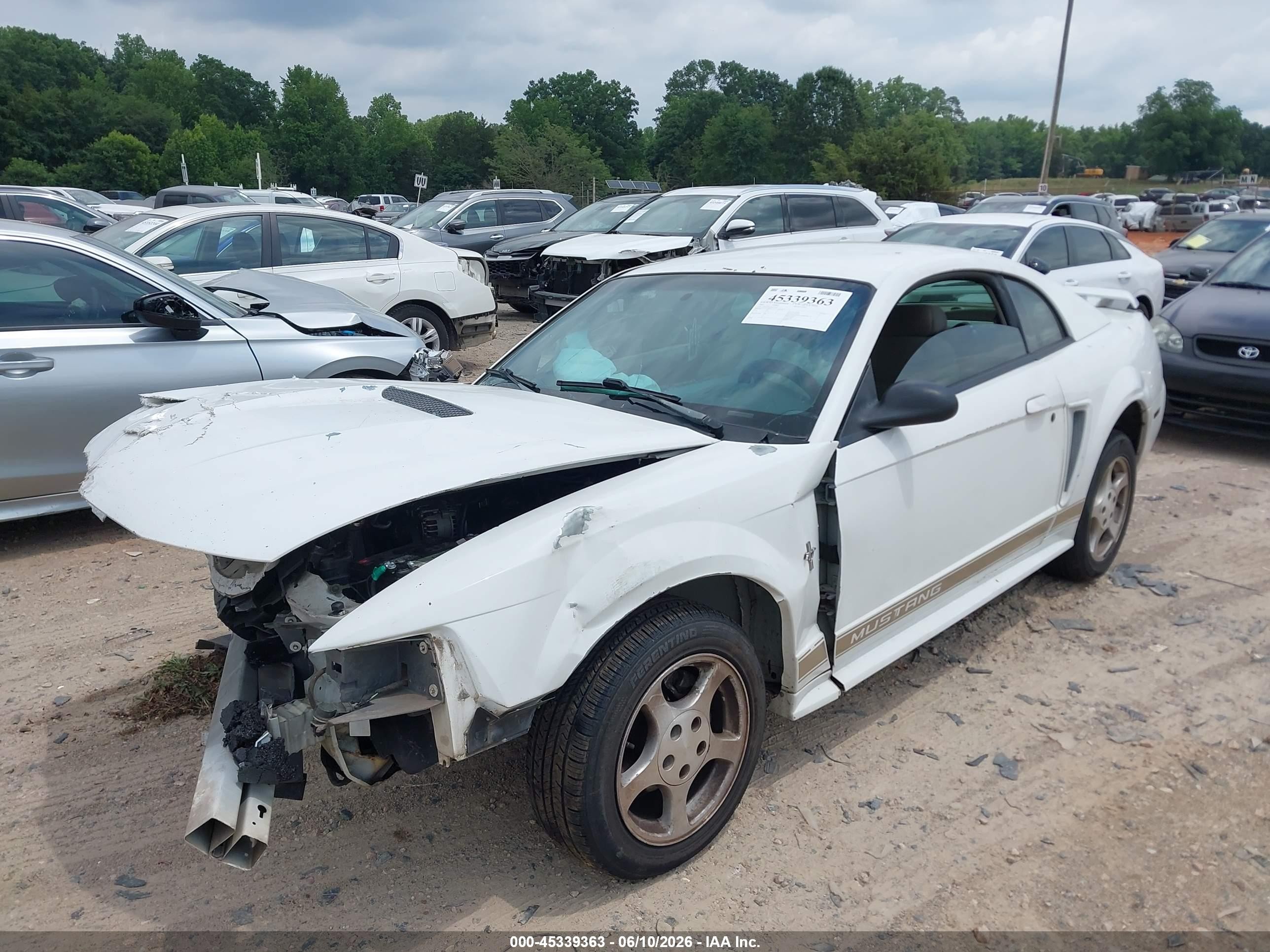 2002 Ford Mustang Deluxe/premium White vin: 1FAFP40472F132565
