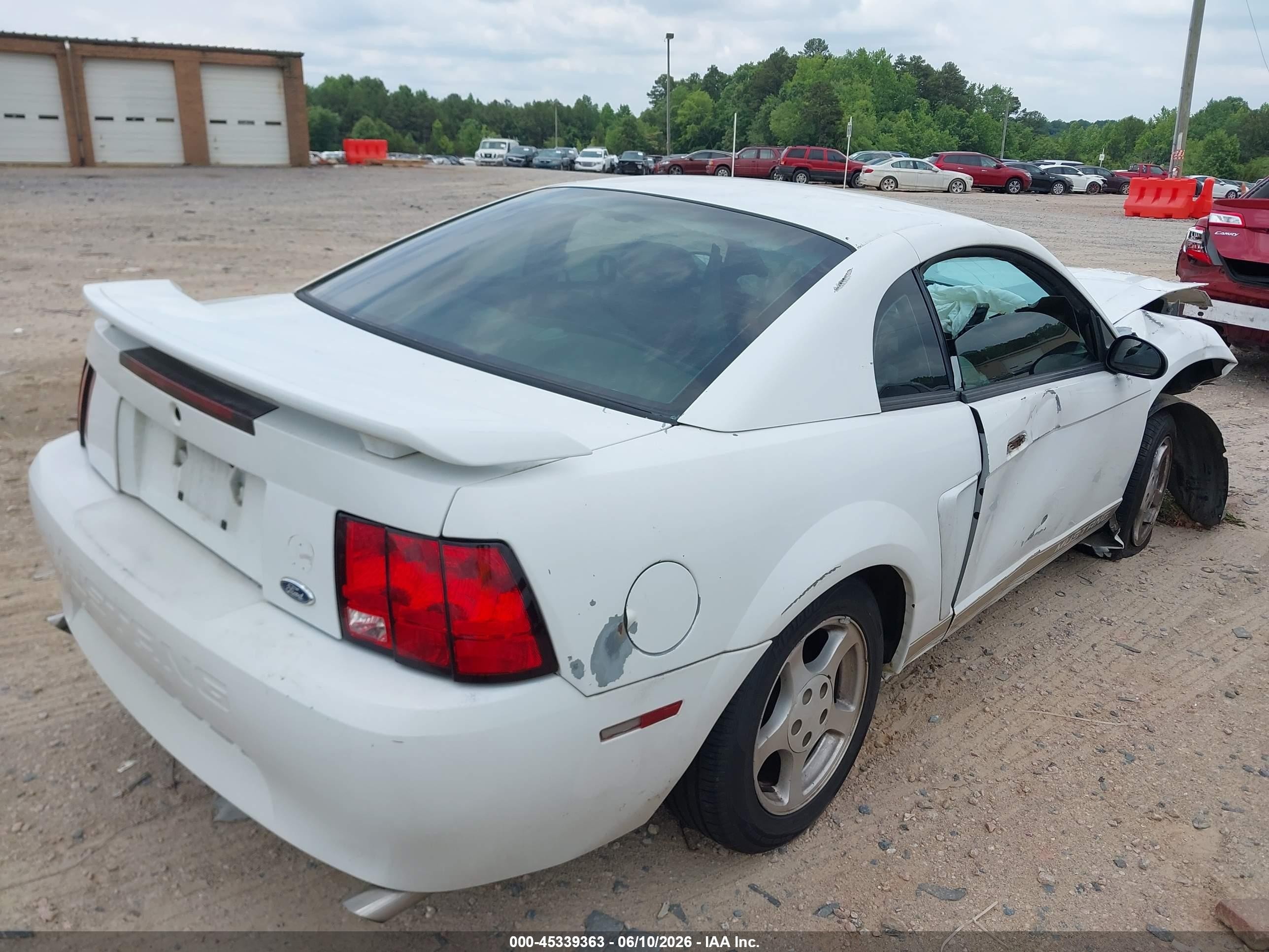 2002 Ford Mustang Deluxe/premium White vin: 1FAFP40472F132565