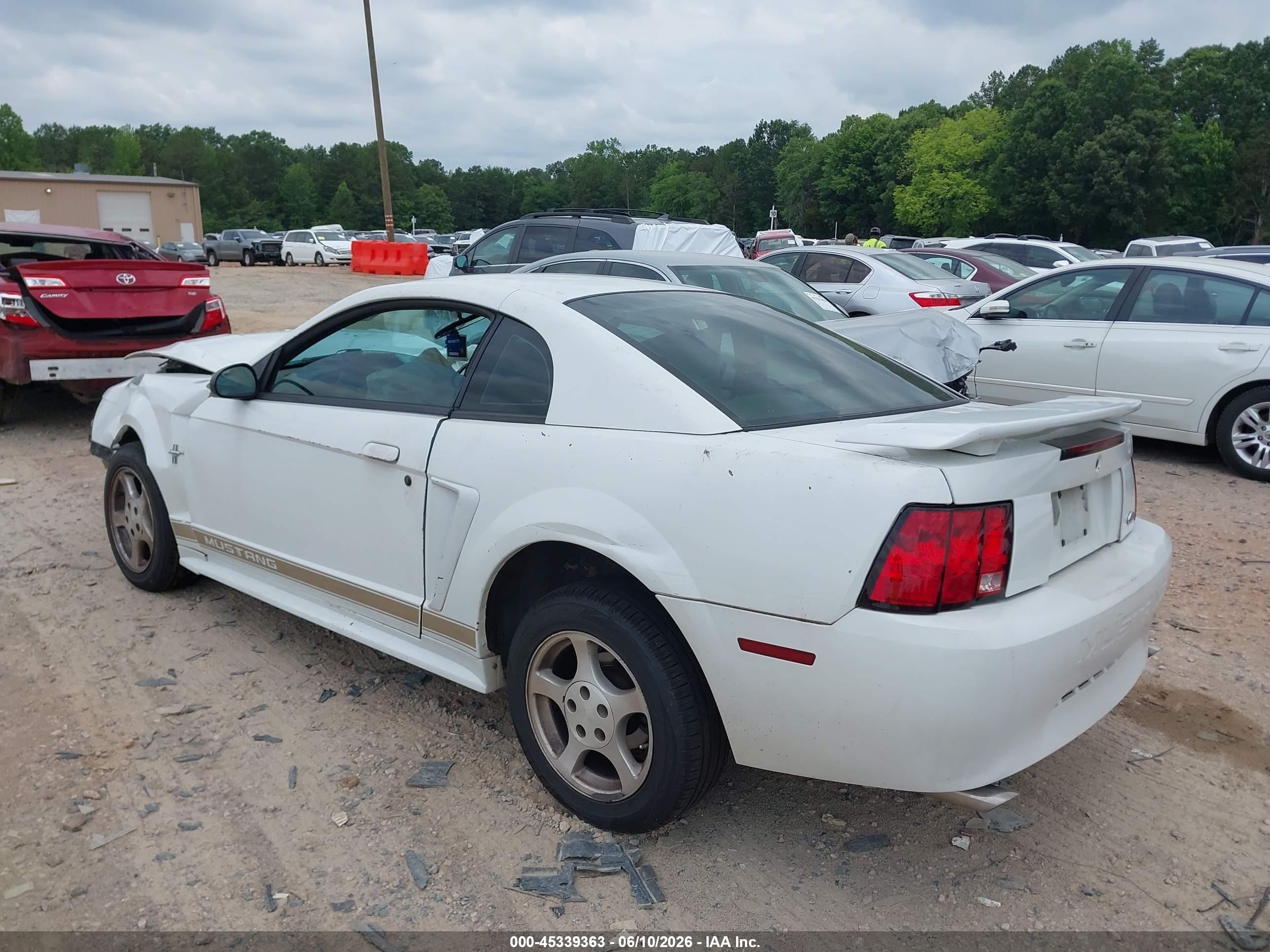 2002 Ford Mustang Deluxe/premium White vin: 1FAFP40472F132565