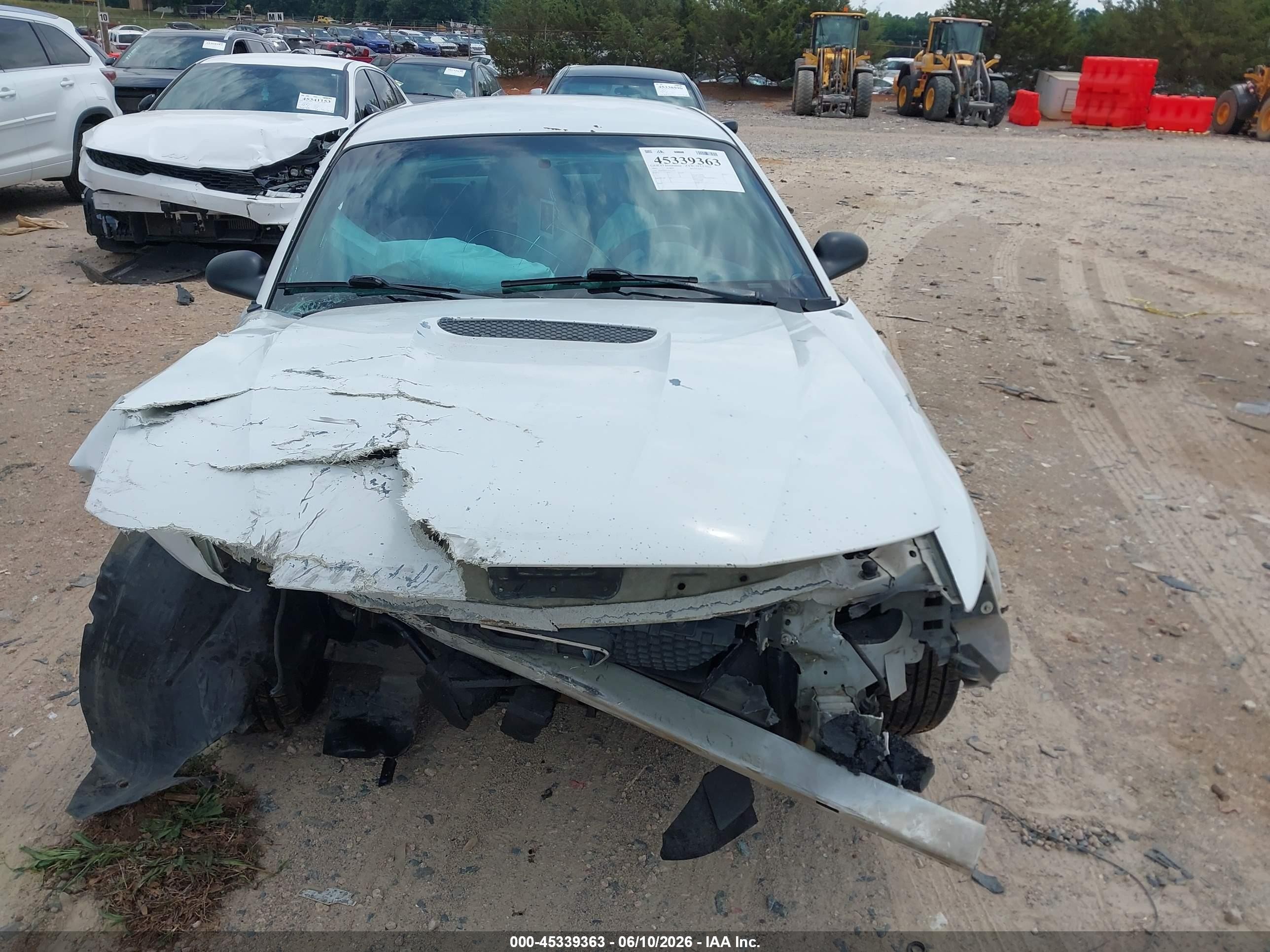2002 Ford Mustang Deluxe/premium White vin: 1FAFP40472F132565