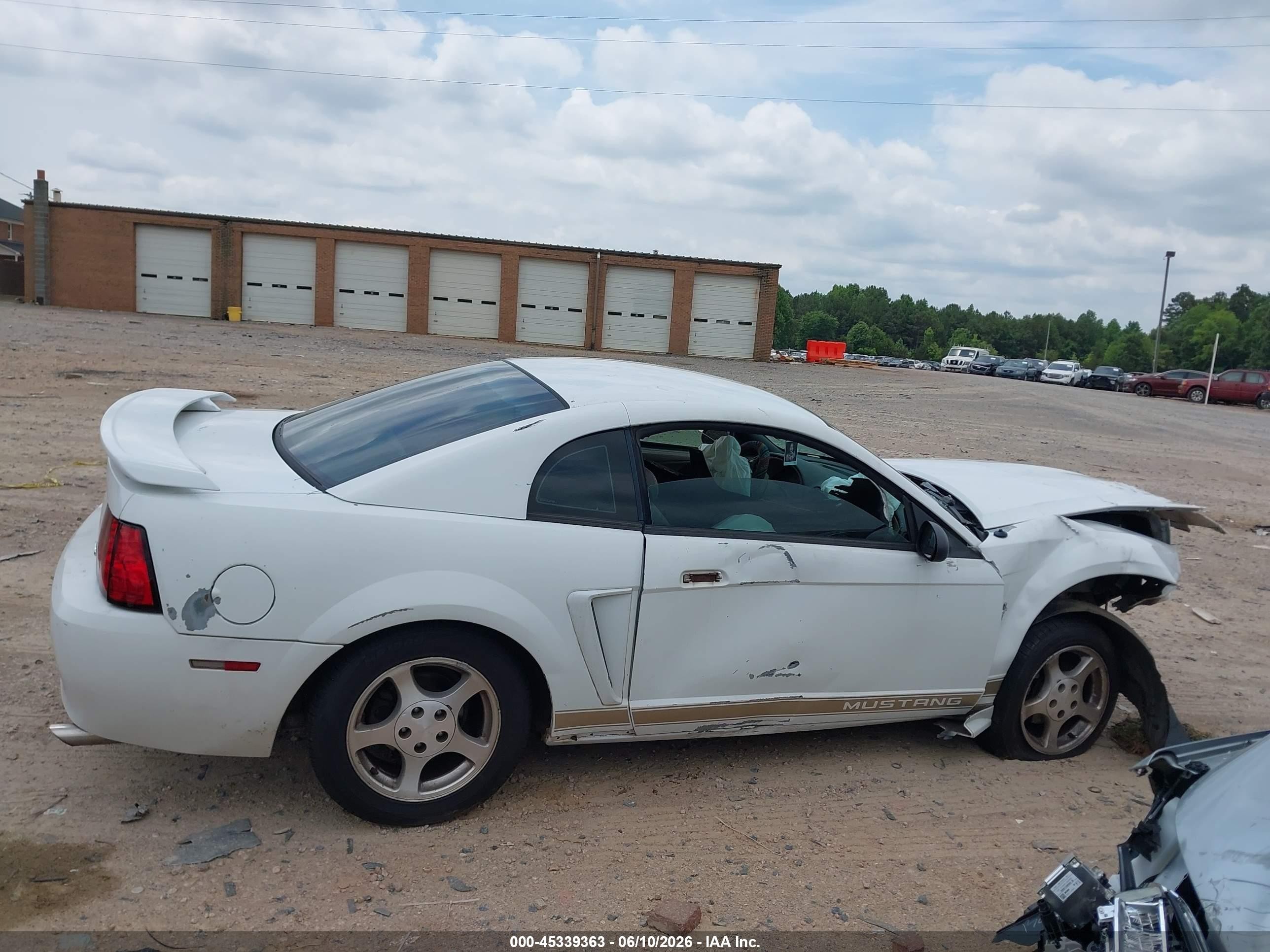 2002 Ford Mustang Deluxe/premium White vin: 1FAFP40472F132565