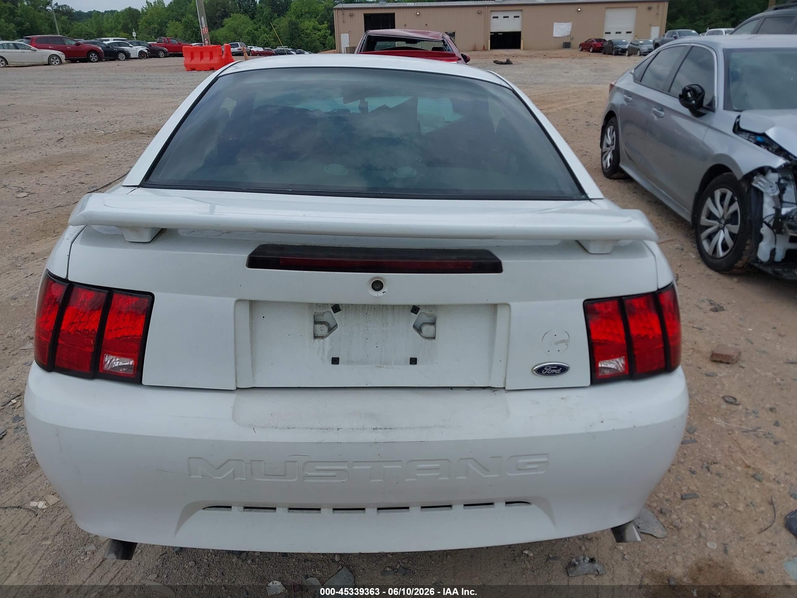 2002 Ford Mustang Deluxe/premium White vin: 1FAFP40472F132565