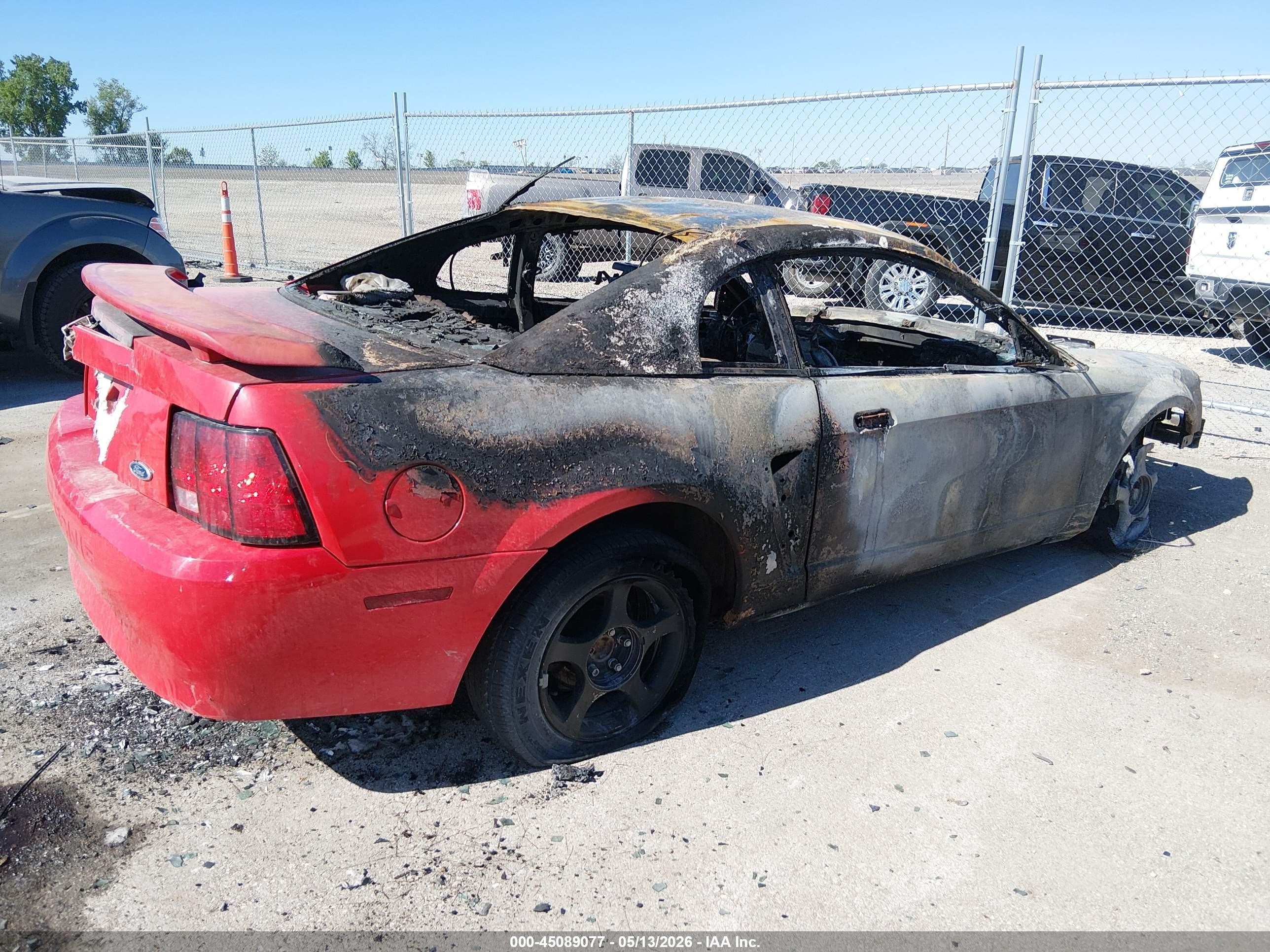 2002 Ford Mustang   Red vin: 1FAFP40472F150273