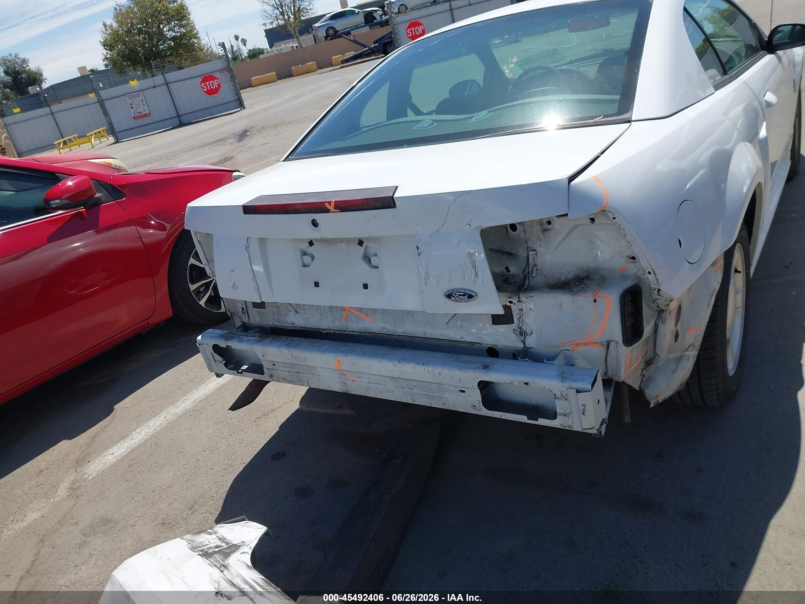 2002 Ford Mustang Deluxe/premium/standard White vin: 1FAFP40472F237641