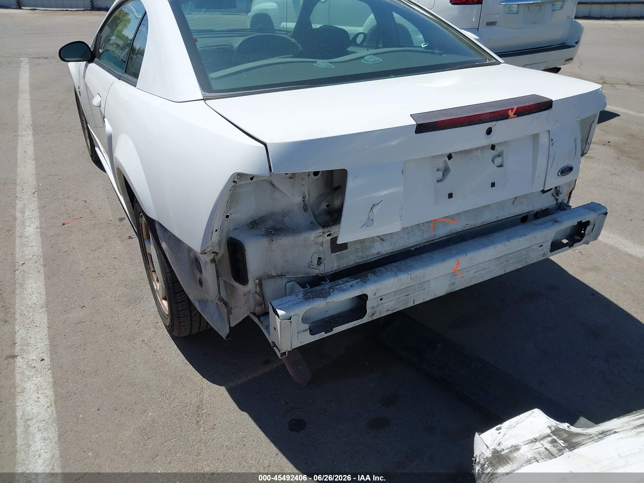 2002 Ford Mustang Deluxe/premium/standard White vin: 1FAFP40472F237641