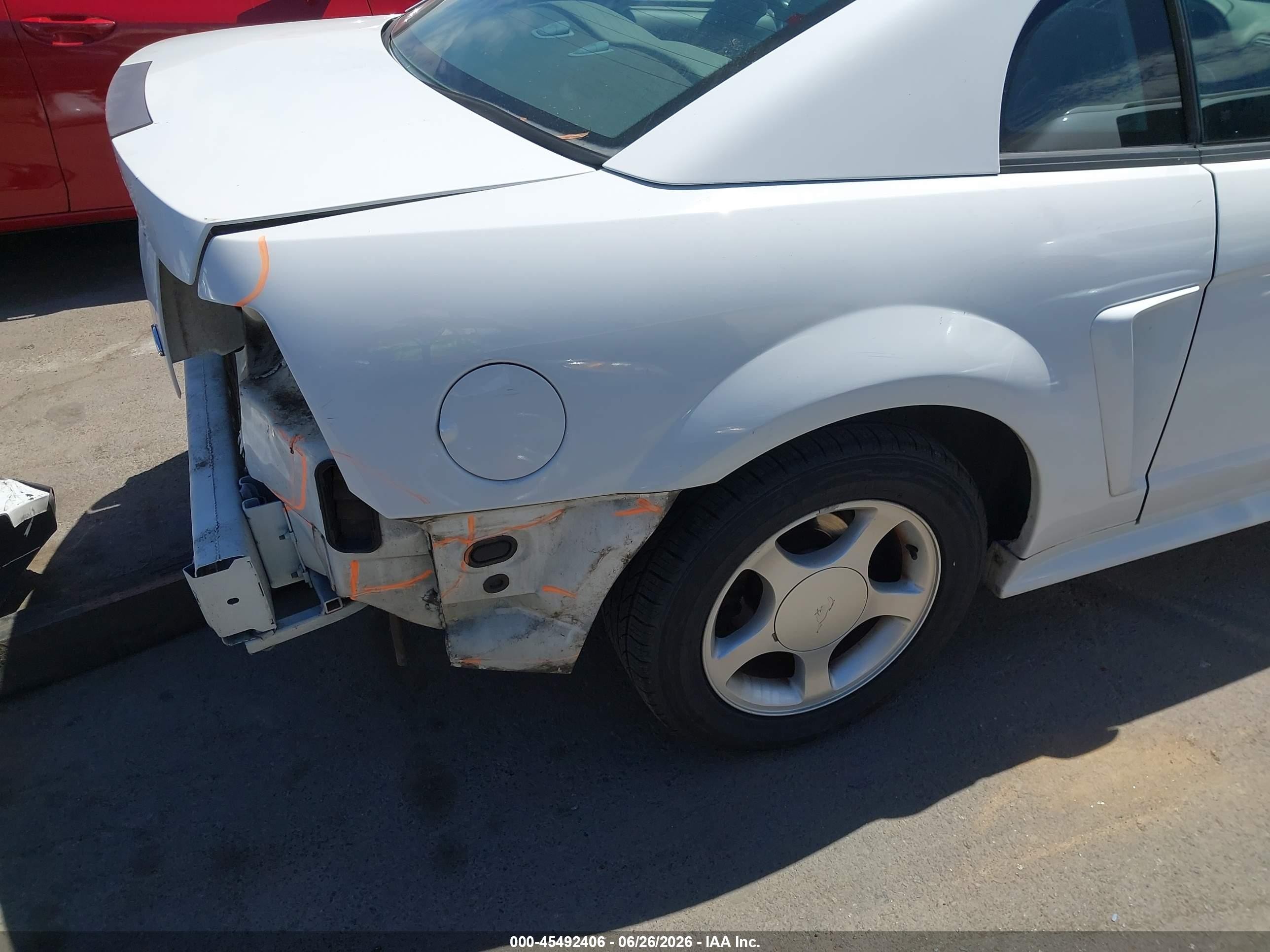 2002 Ford Mustang Deluxe/premium/standard White vin: 1FAFP40472F237641