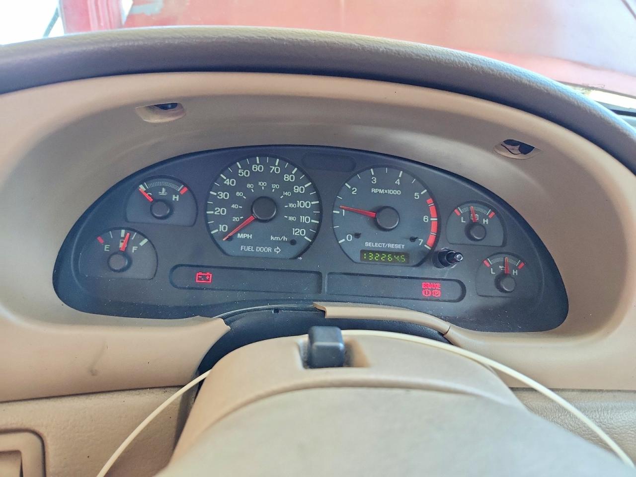 2003 Ford Mustang Red vin: 1FAFP40473F353617