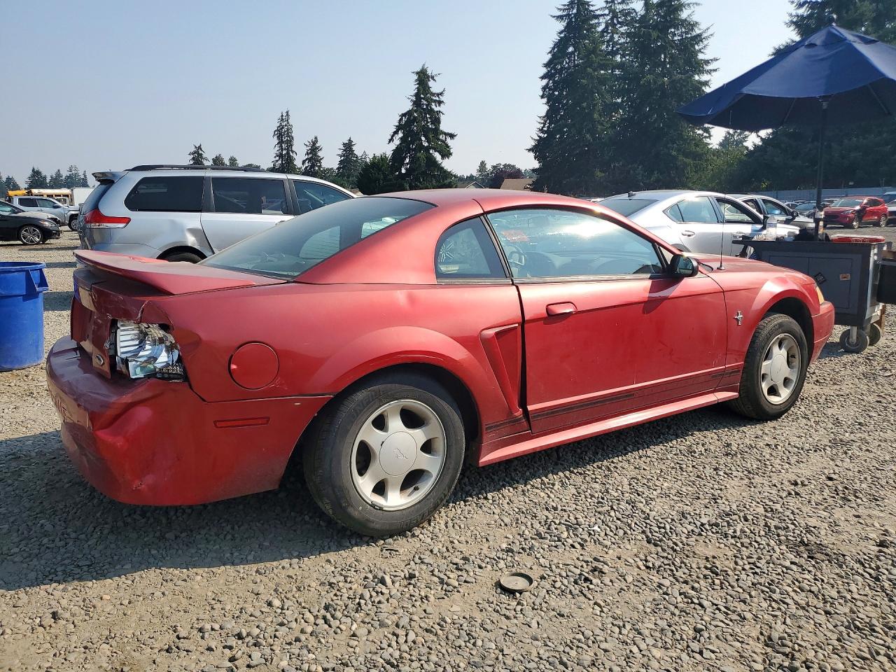 2000 Ford Mustang Red vin: 1FAFP4047YF135376