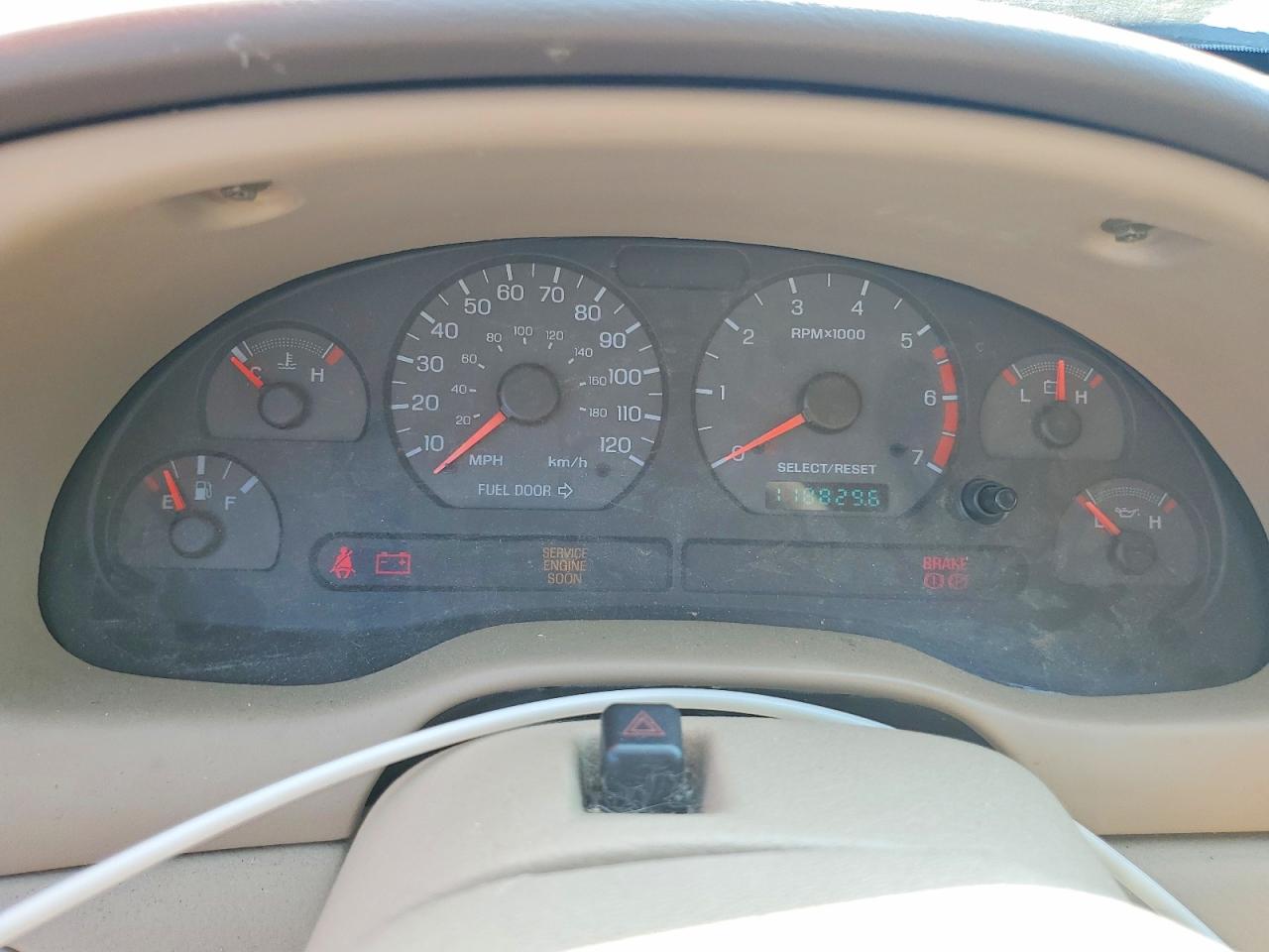 2000 Ford Mustang Red vin: 1FAFP4047YF135376