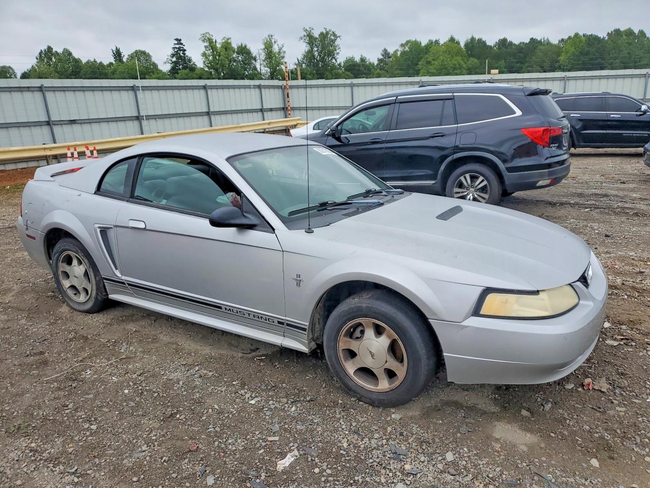 2000 Ford Mustang Silver vin: 1FAFP4047YF226325