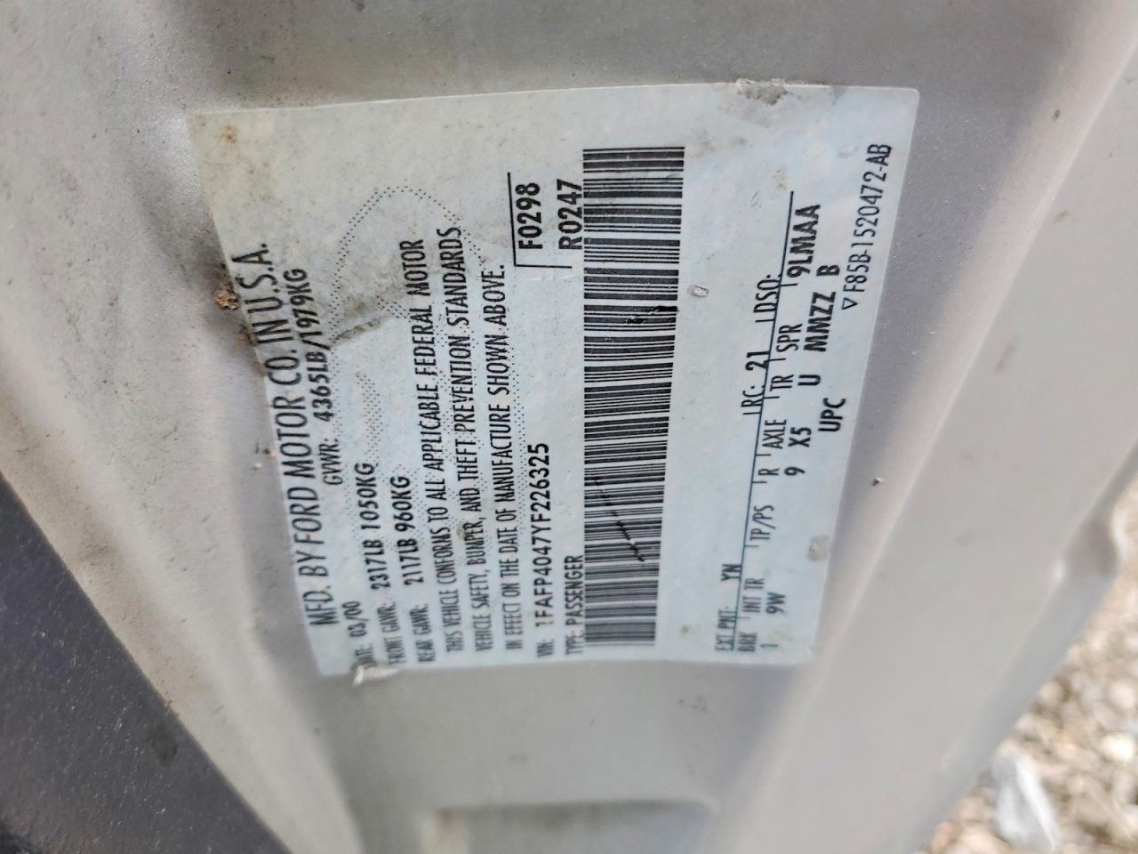 2000 Ford Mustang Silver vin: 1FAFP4047YF226325