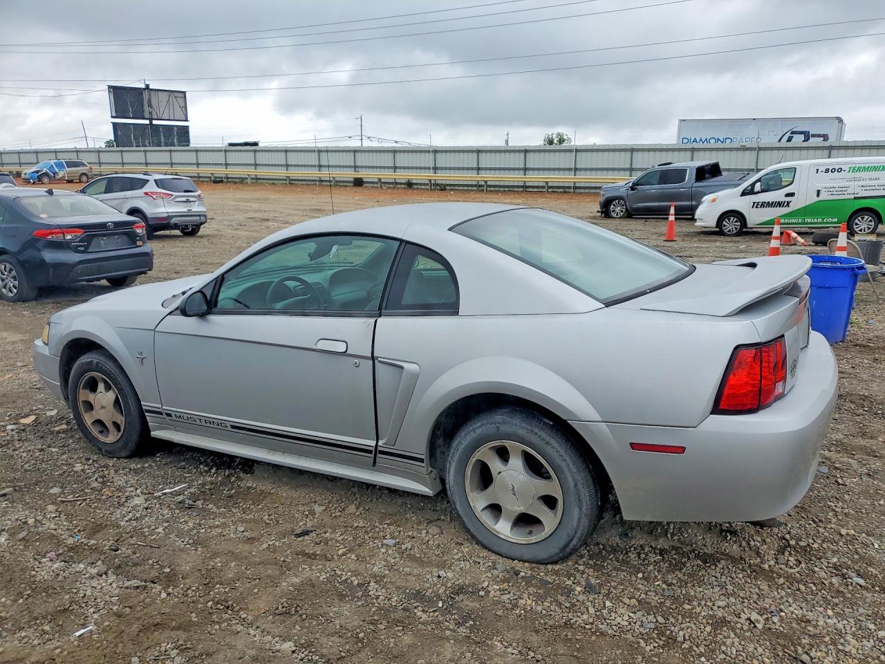 2000 Ford Mustang Silver vin: 1FAFP4047YF226325
