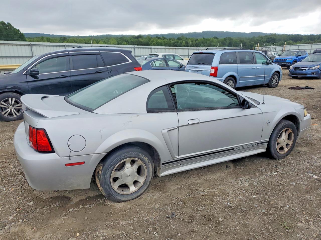 2000 Ford Mustang Silver vin: 1FAFP4047YF226325