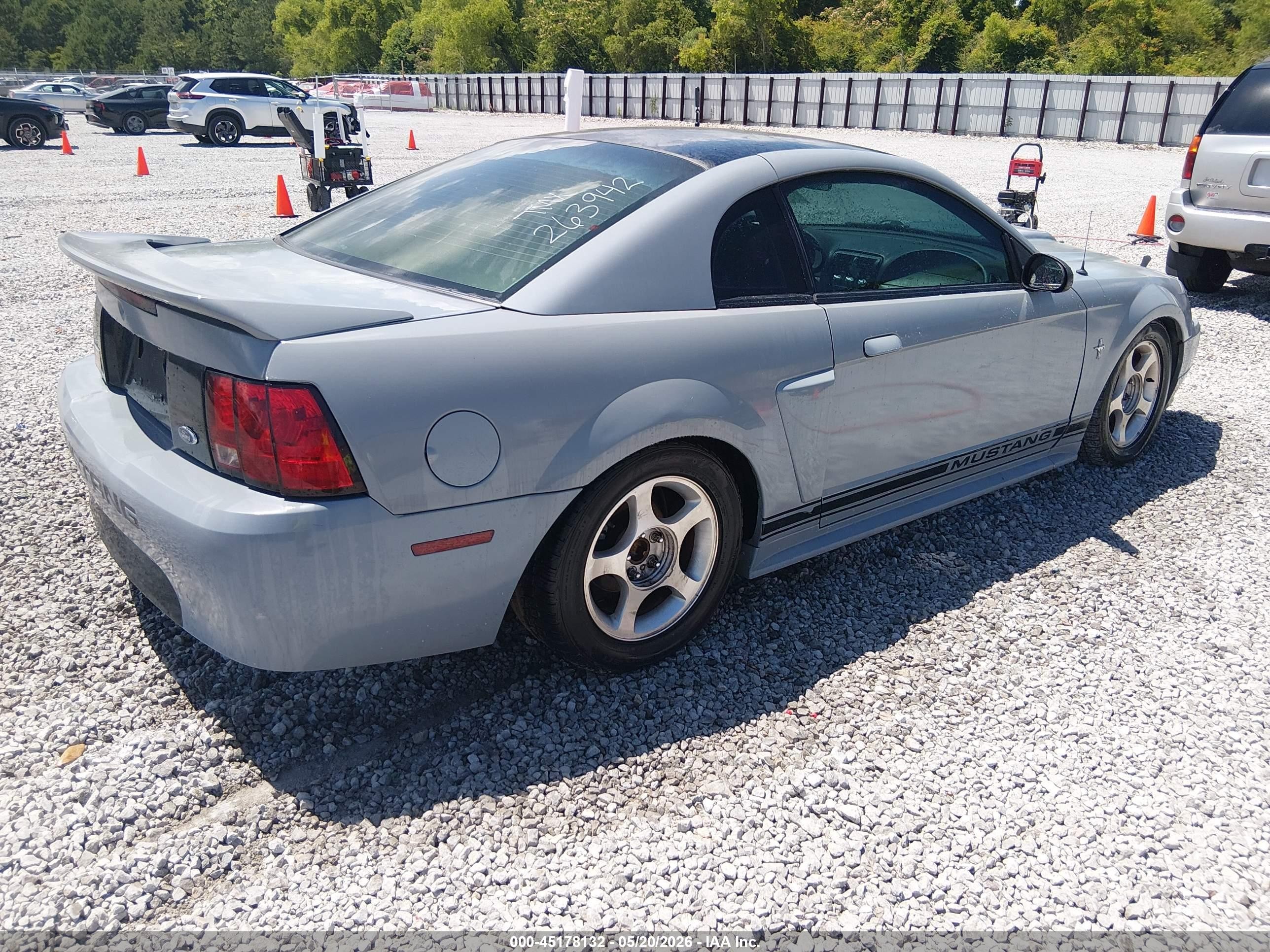 2000 Ford Mustang   Blue vin: 1FAFP4047YF263942