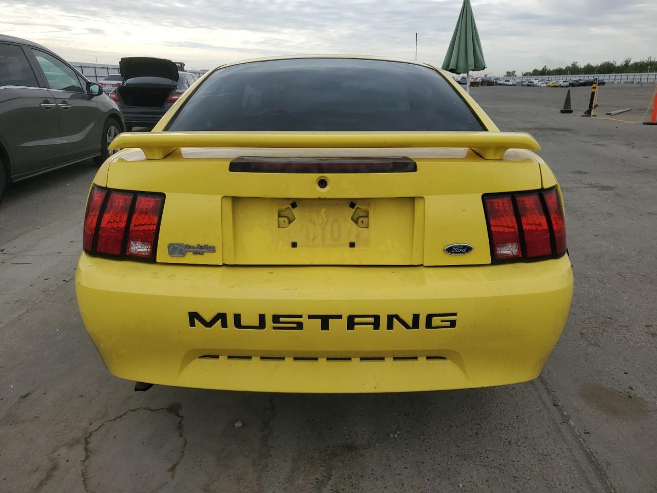 2001 Ford Mustang Желтый vin: 1FAFP40481F199139