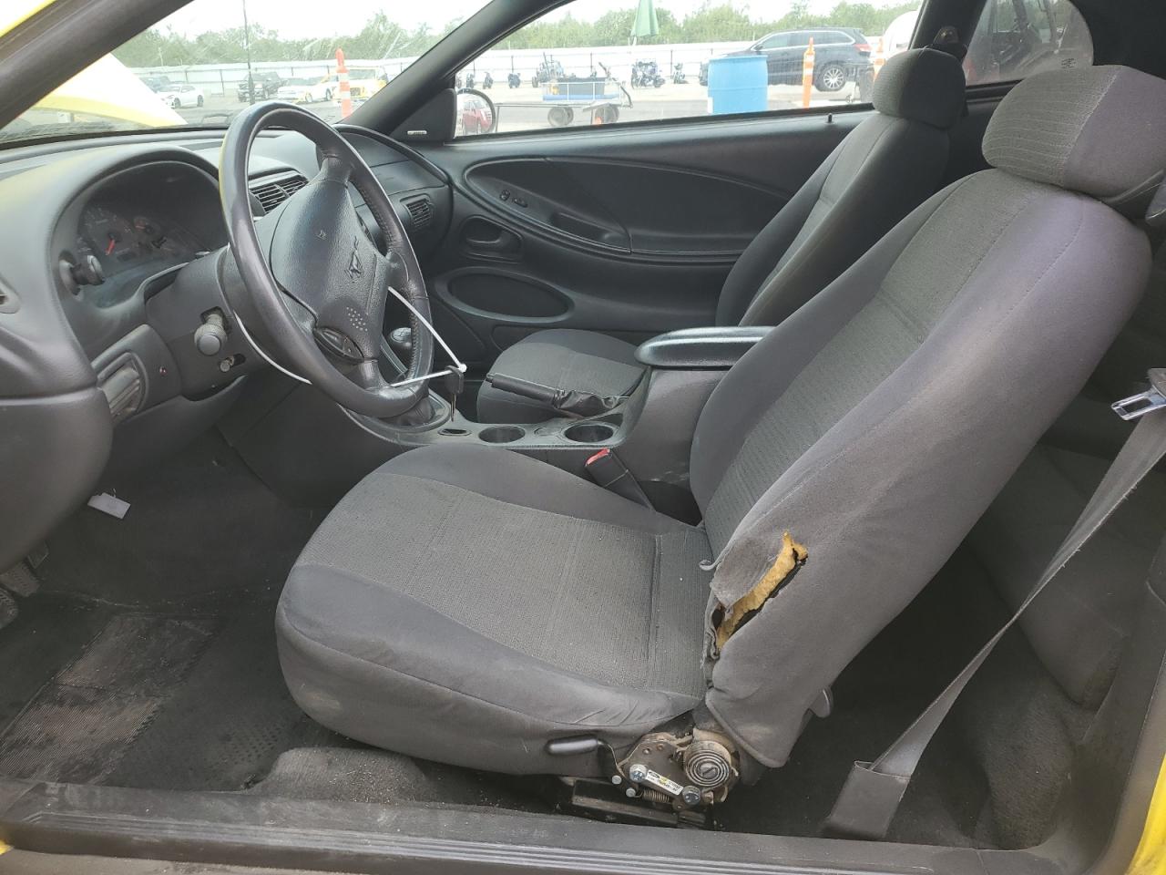 2001 Ford Mustang Желтый vin: 1FAFP40481F199139
