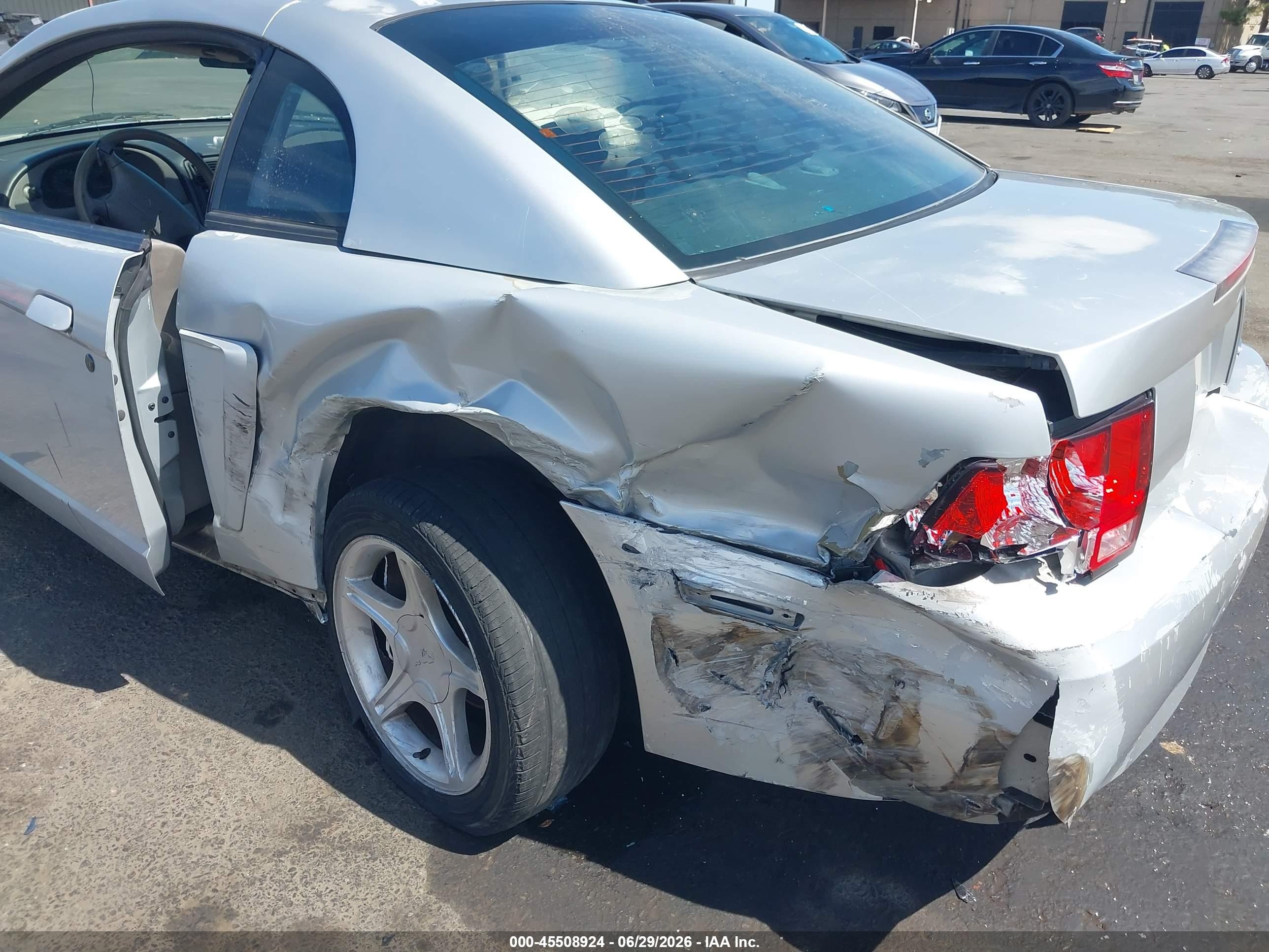 2002 Ford Mustang Deluxe/premium/standard Silver vin: 1FAFP40482F150511