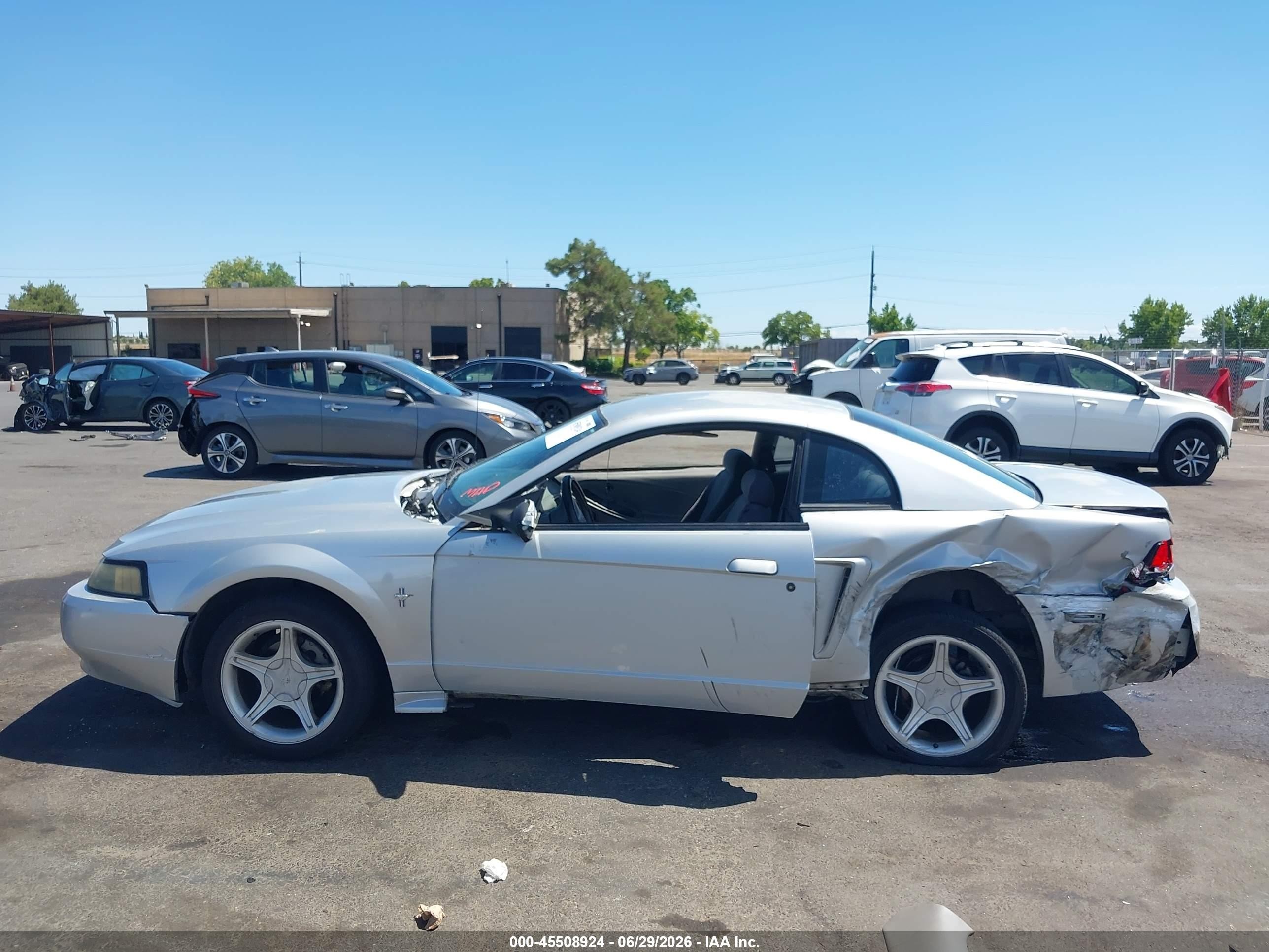 2002 Ford Mustang Deluxe/premium/standard Silver vin: 1FAFP40482F150511