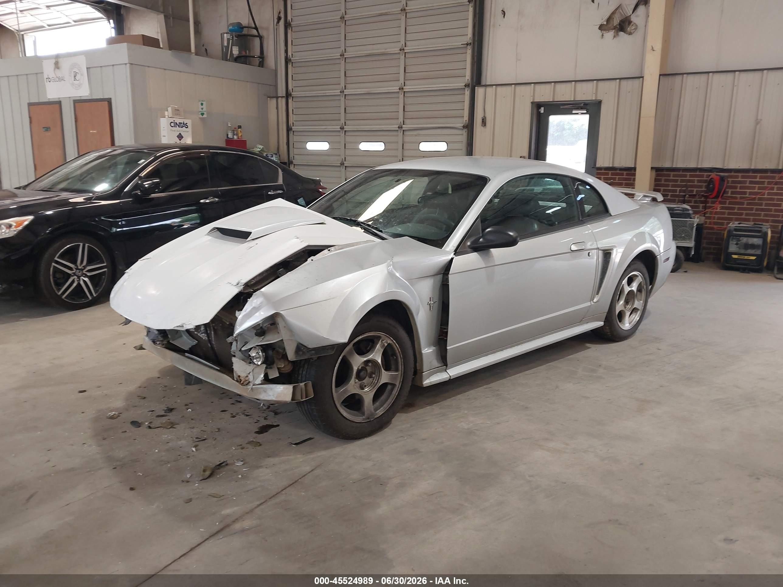 2002 Ford Mustang Deluxe/premium/standard Серебряный vin: 1FAFP40482F169849