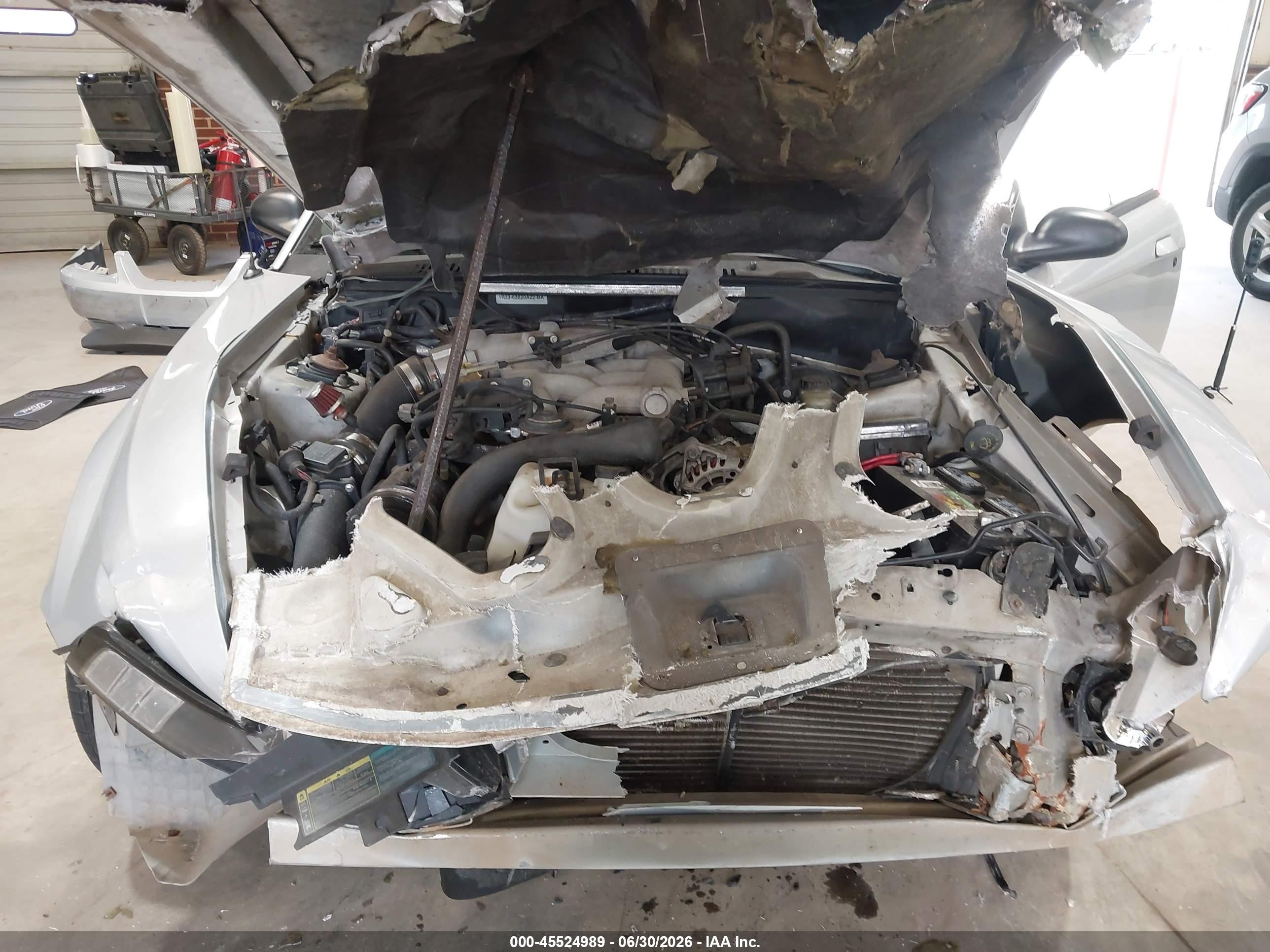 2002 Ford Mustang Deluxe/premium/standard Серебряный vin: 1FAFP40482F169849