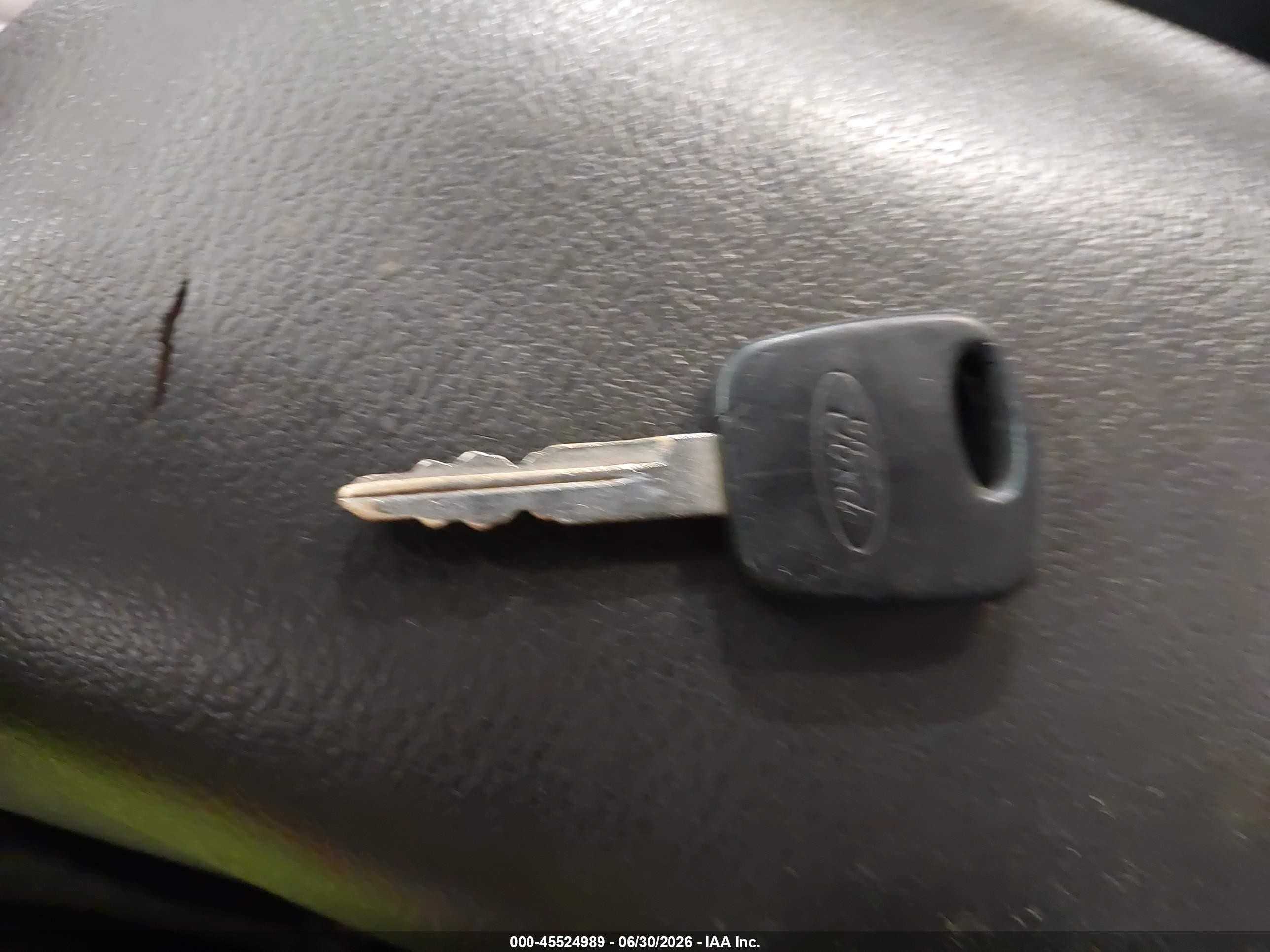 2002 Ford Mustang Deluxe/premium/standard Серебряный vin: 1FAFP40482F169849