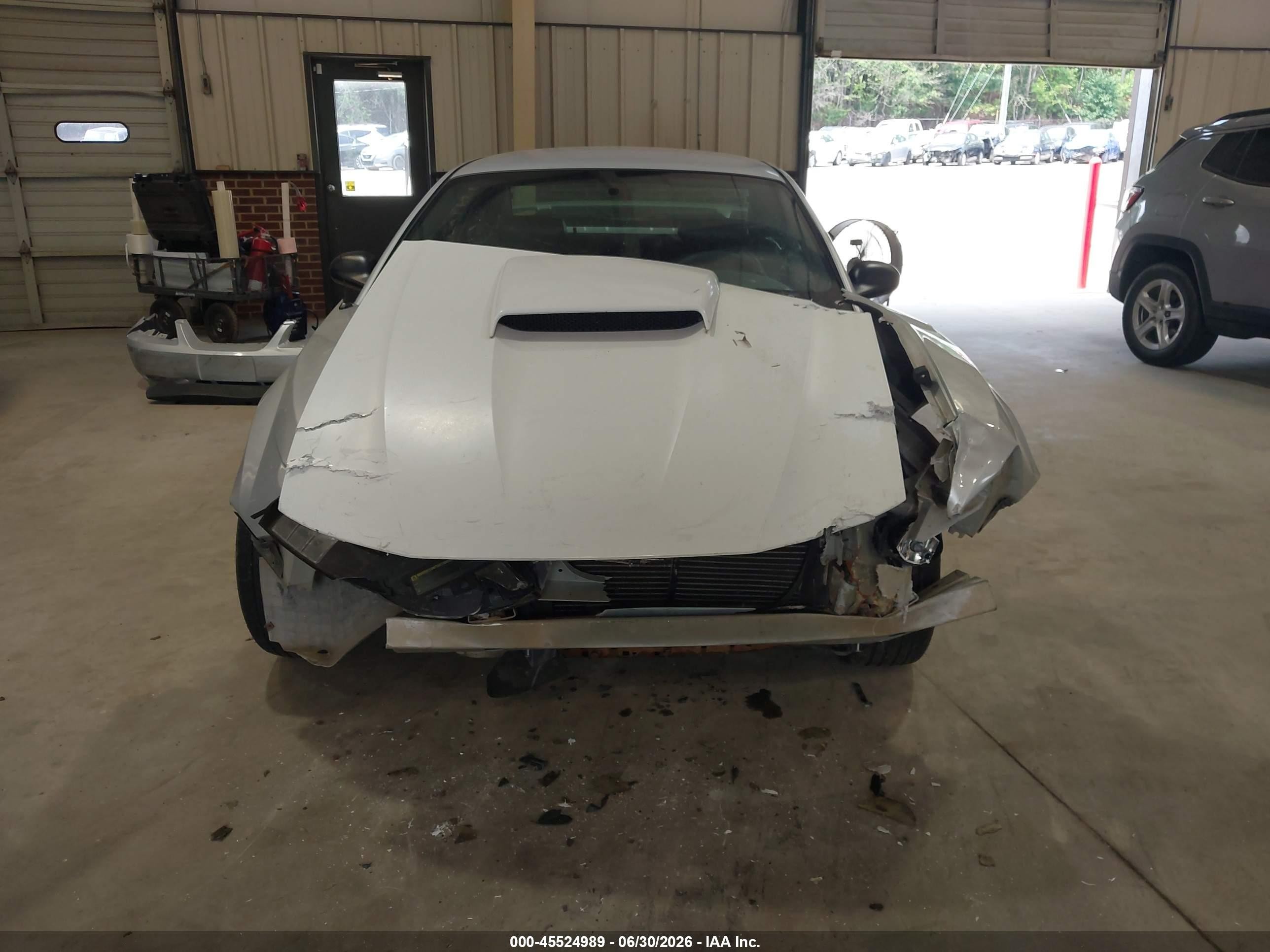 2002 Ford Mustang Deluxe/premium/standard Серебряный vin: 1FAFP40482F169849