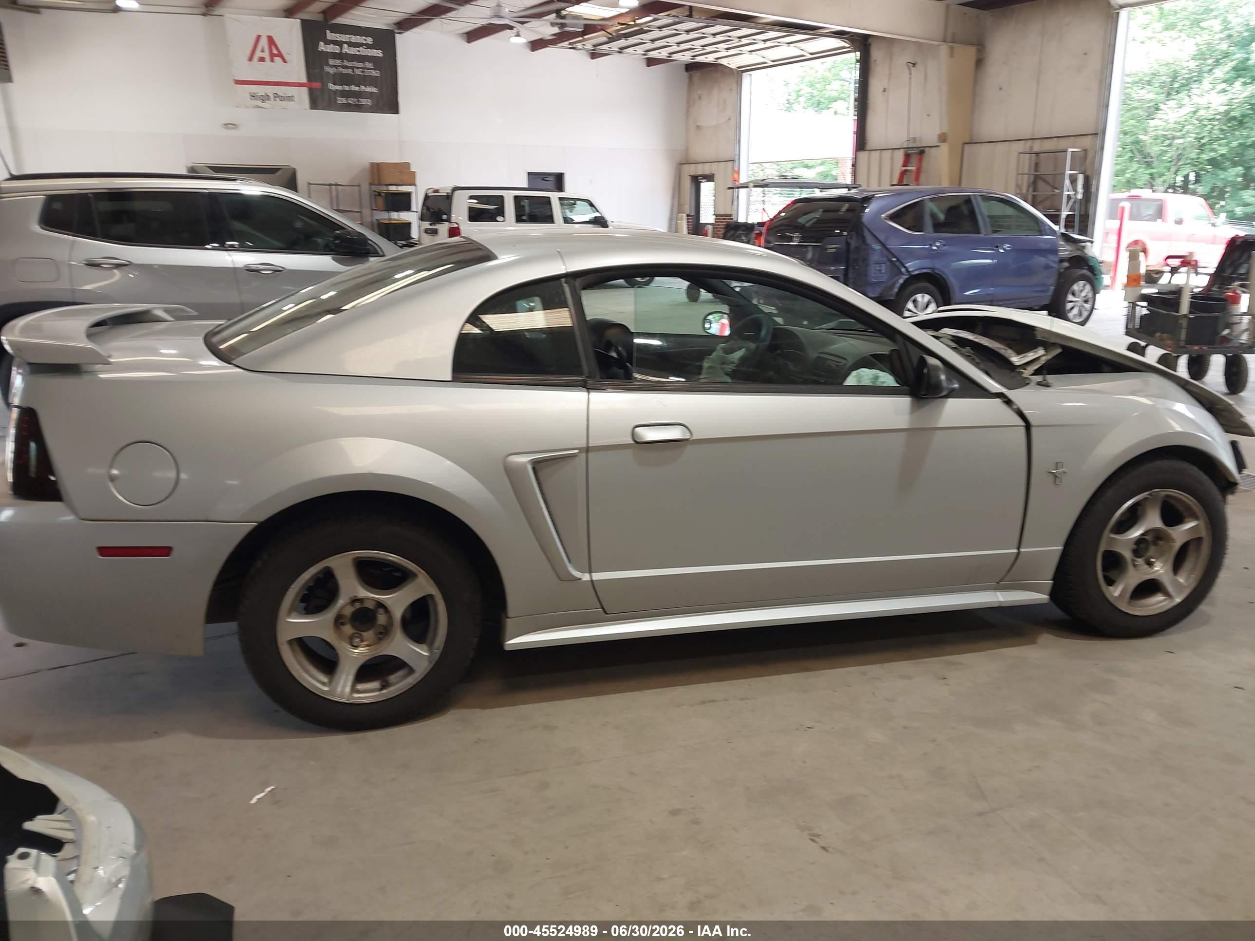 2002 Ford Mustang Deluxe/premium/standard Серебряный vin: 1FAFP40482F169849