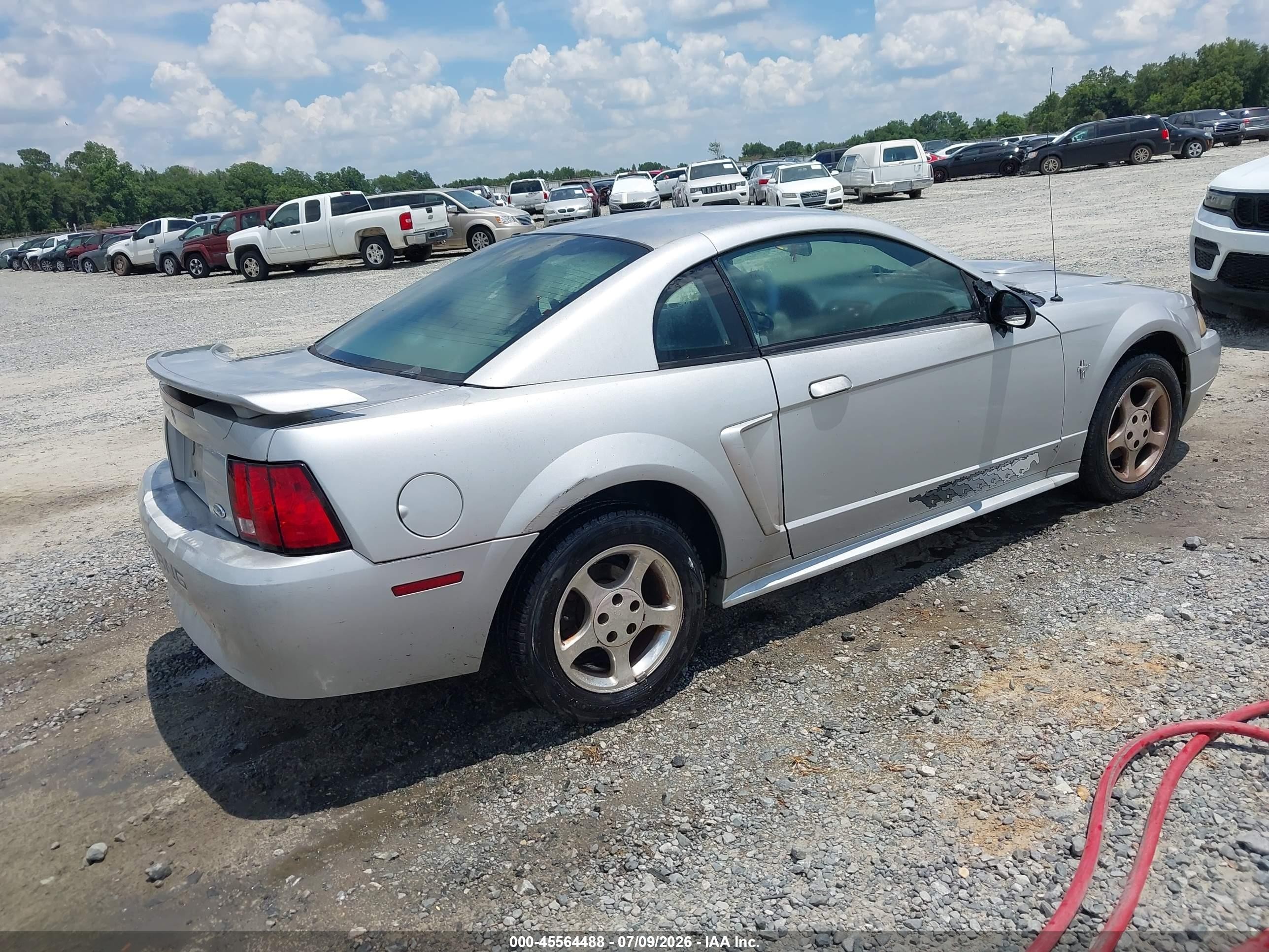 2003 Ford Mustang   Silver vin: 1FAFP40483F306175