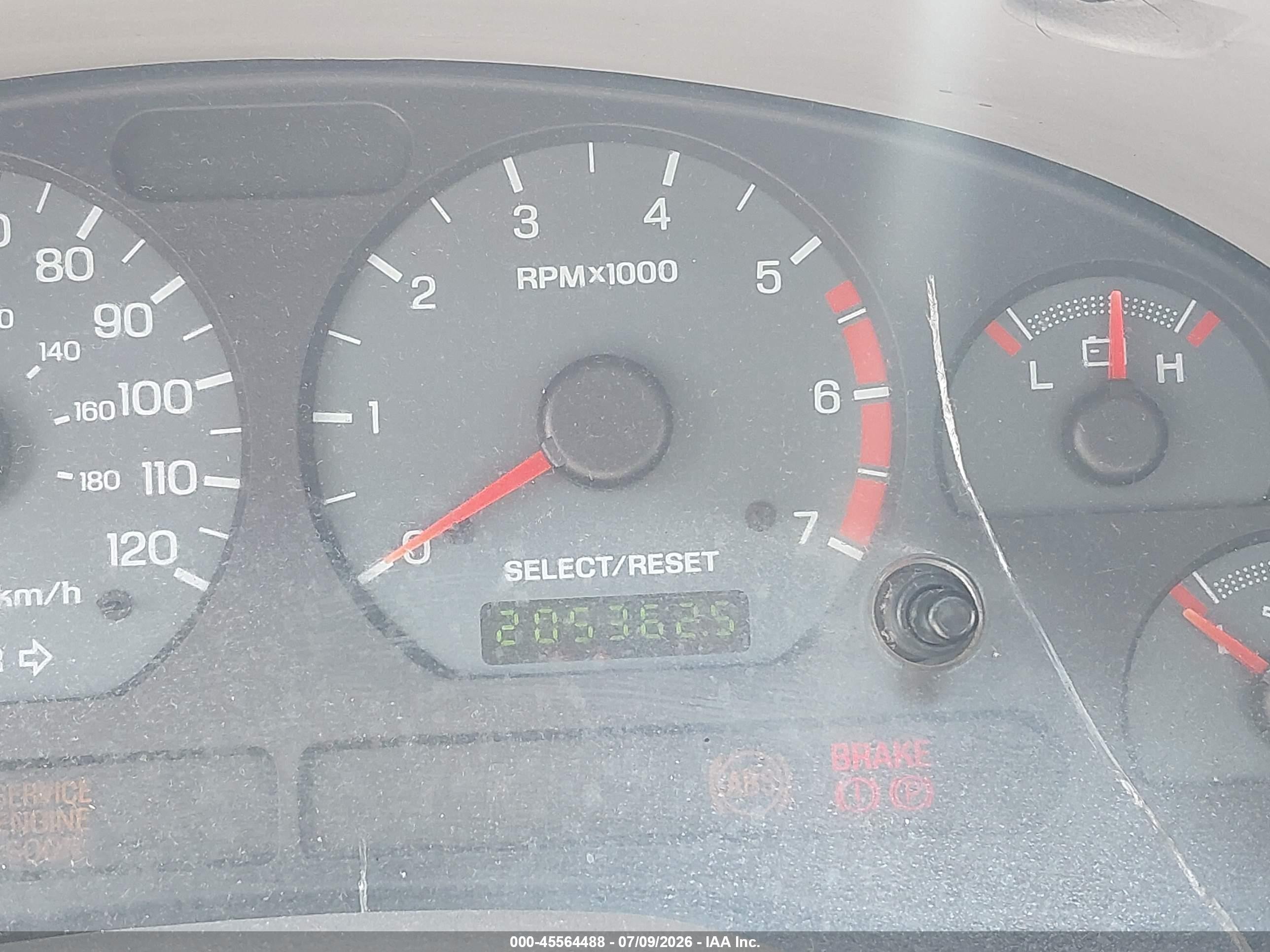 2003 Ford Mustang   Silver vin: 1FAFP40483F306175