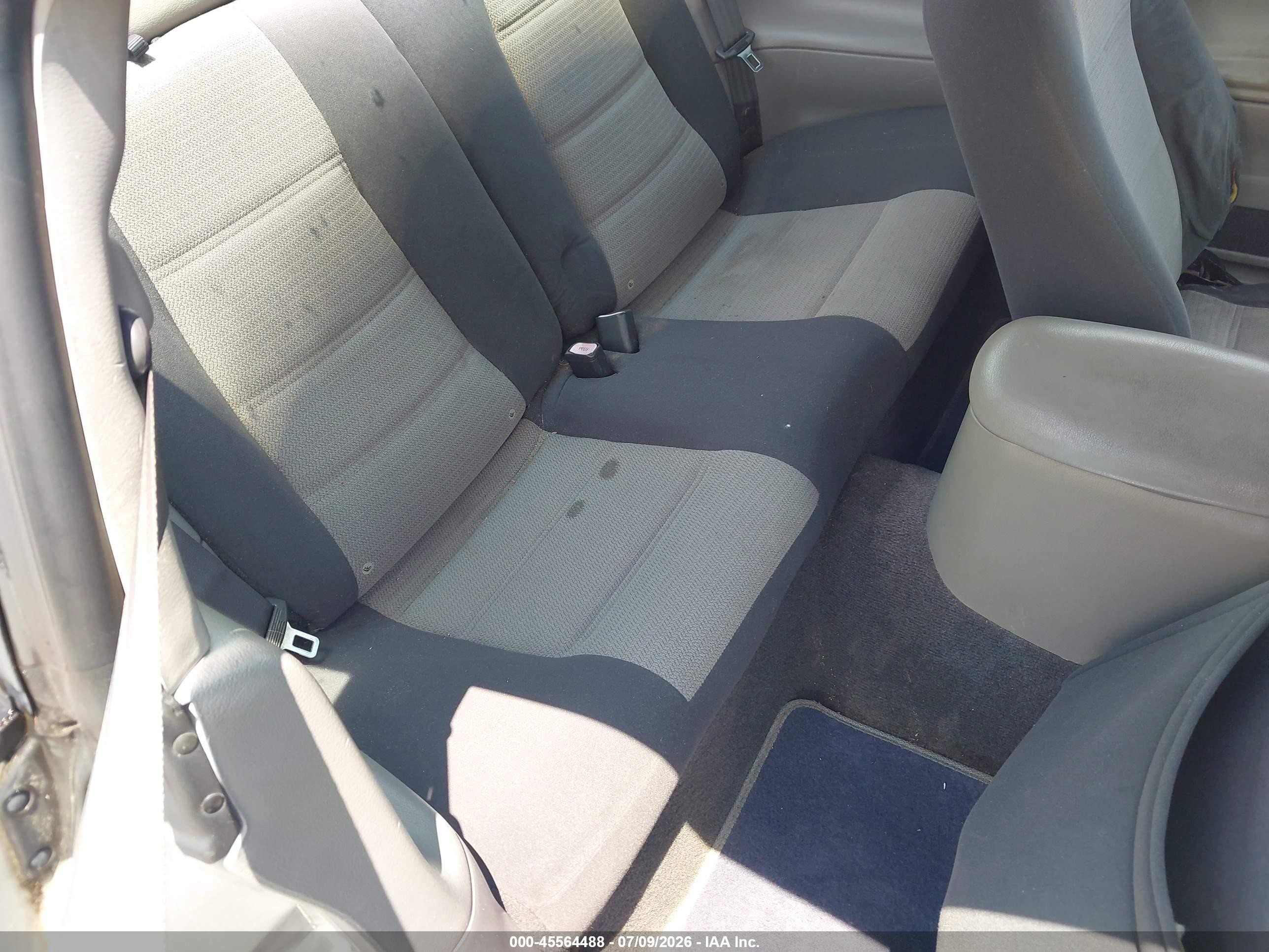 2003 Ford Mustang   Silver vin: 1FAFP40483F306175