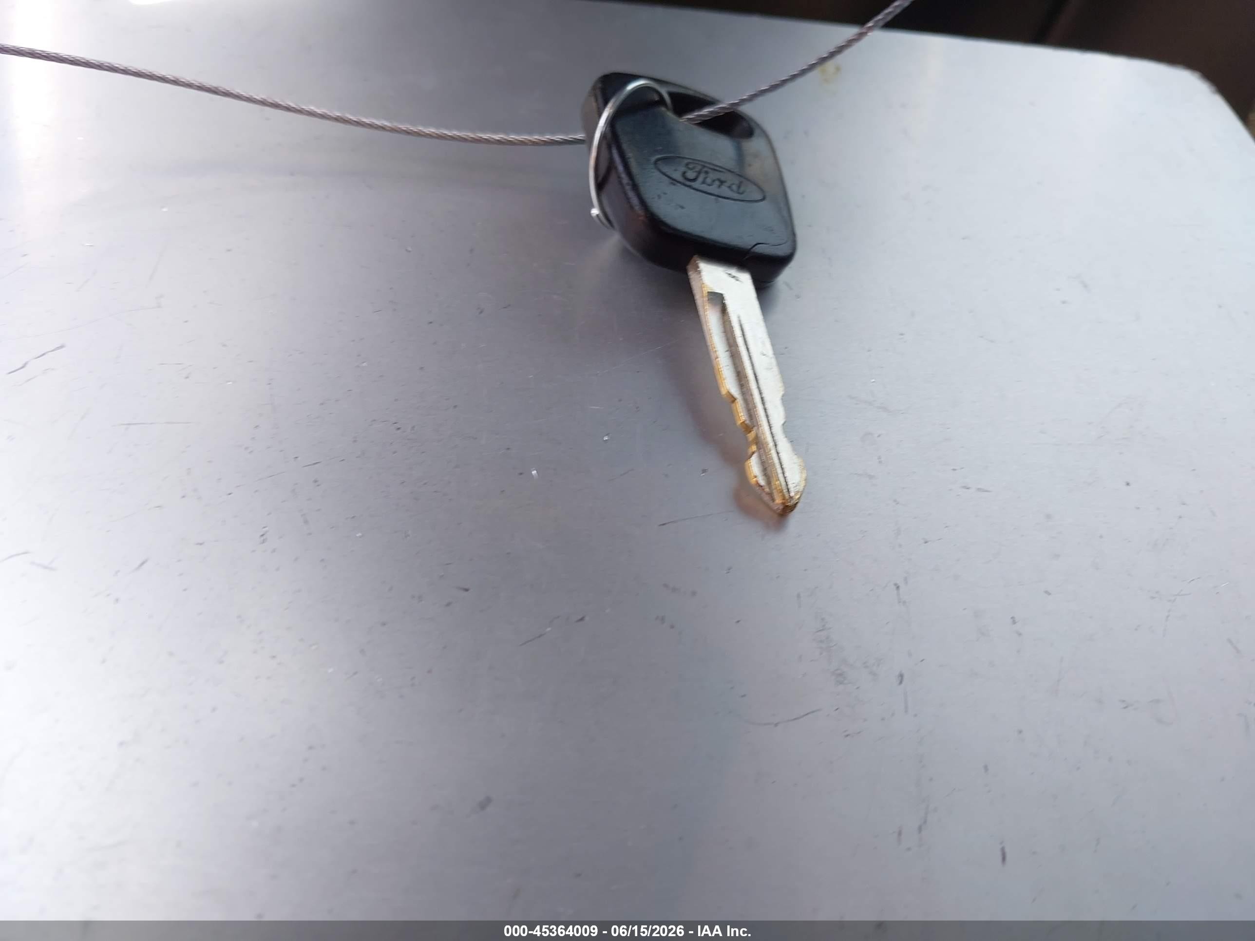 2003 Ford Mustang   Белый vin: 1FAFP40483F308363