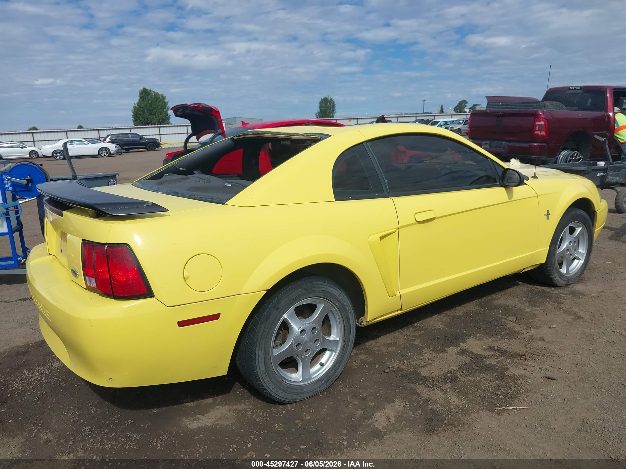 2003 Ford Mustang   Yellow vin: 1FAFP40483F324885