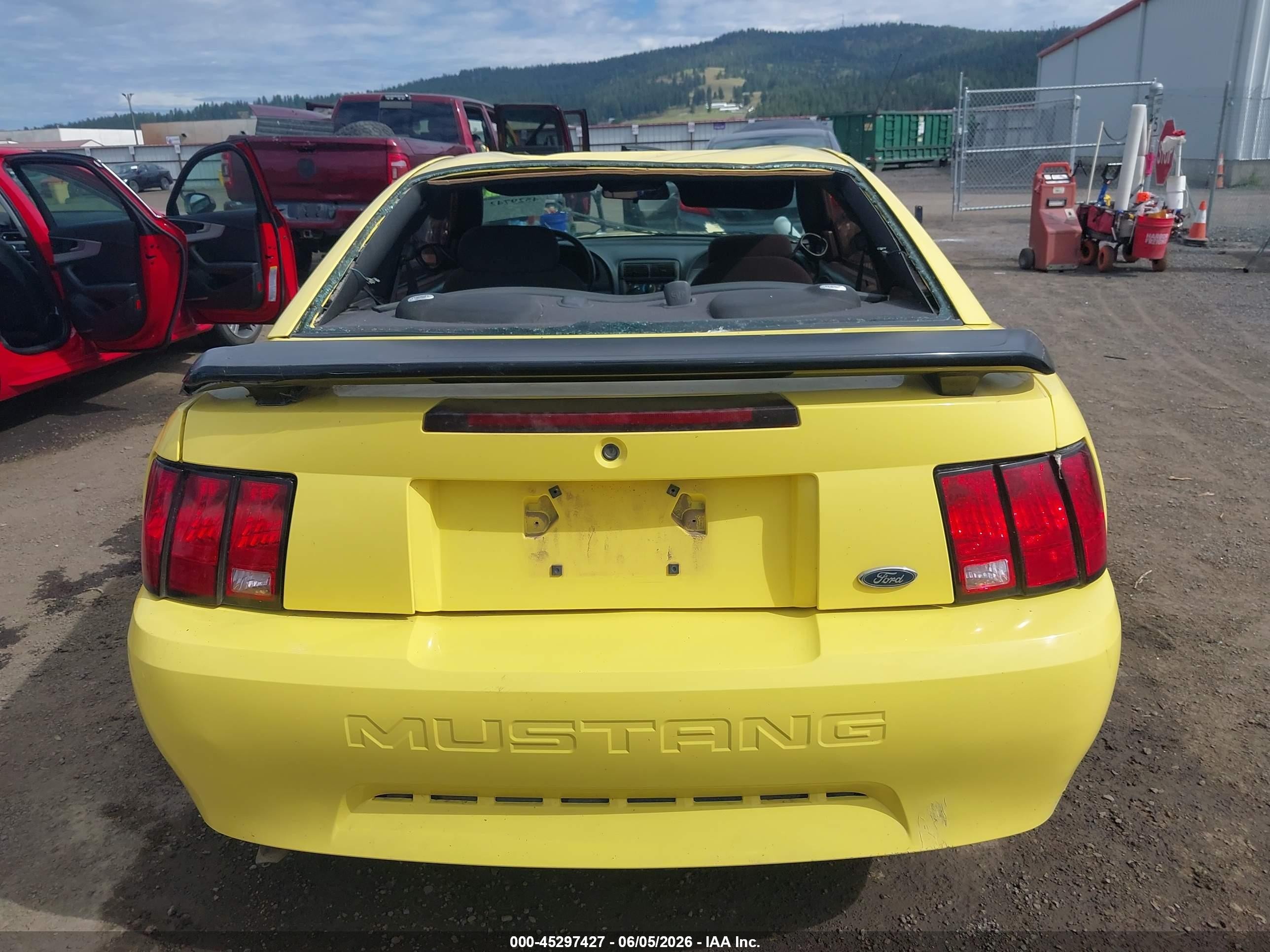2003 Ford Mustang   Yellow vin: 1FAFP40483F324885