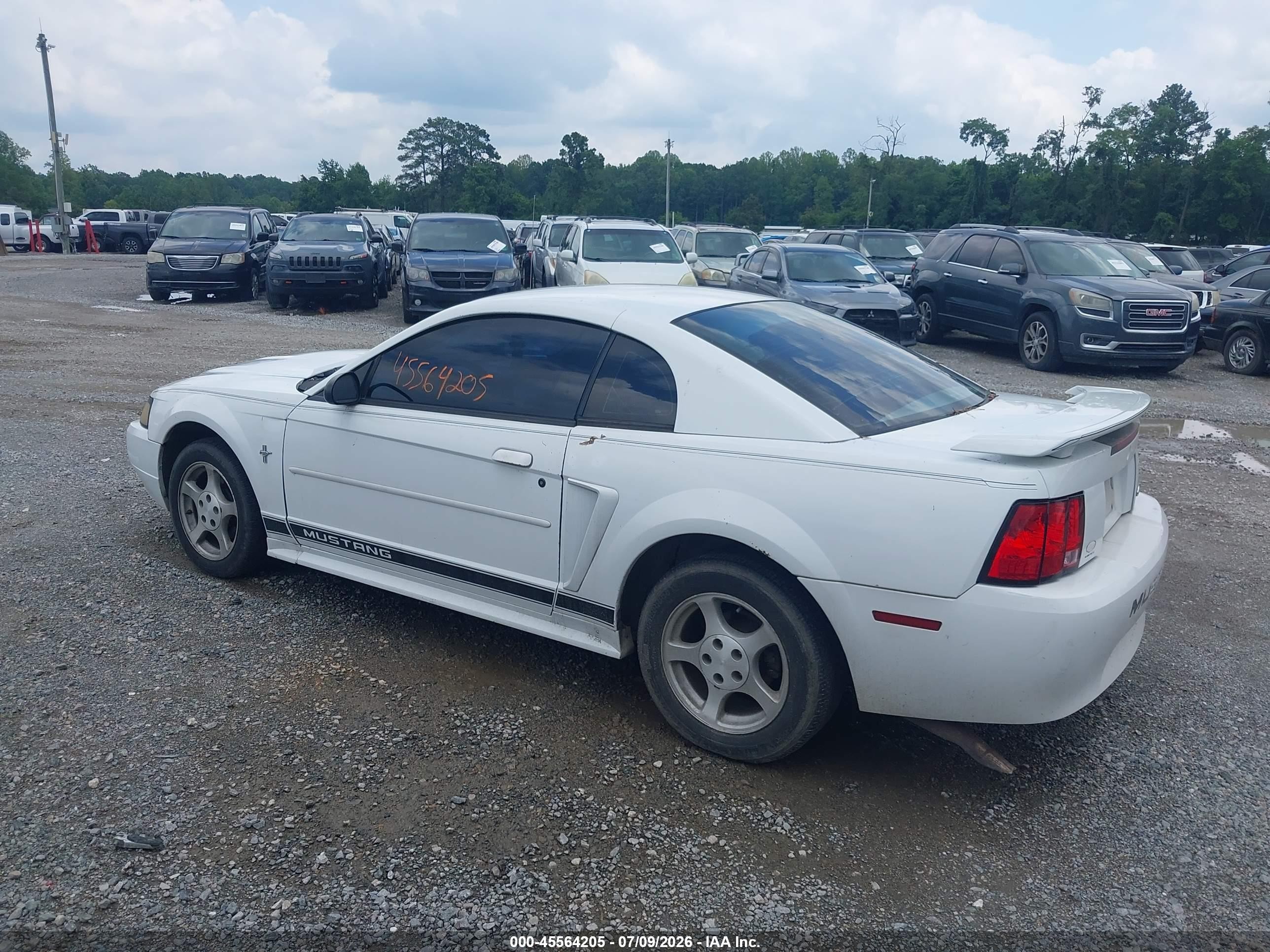 2003 Ford Mustang   White vin: 1FAFP40483F362469
