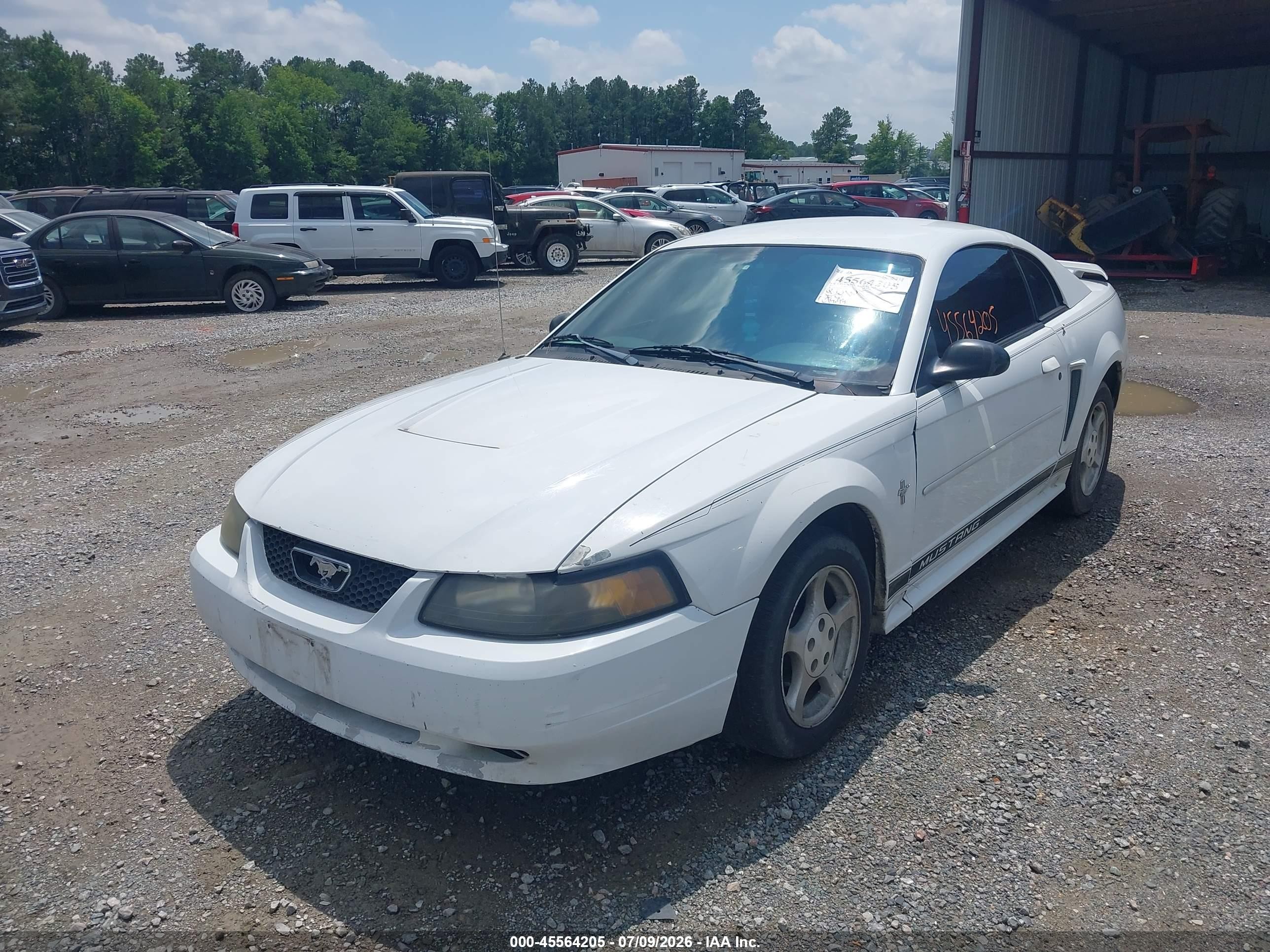 2003 Ford Mustang   White vin: 1FAFP40483F362469