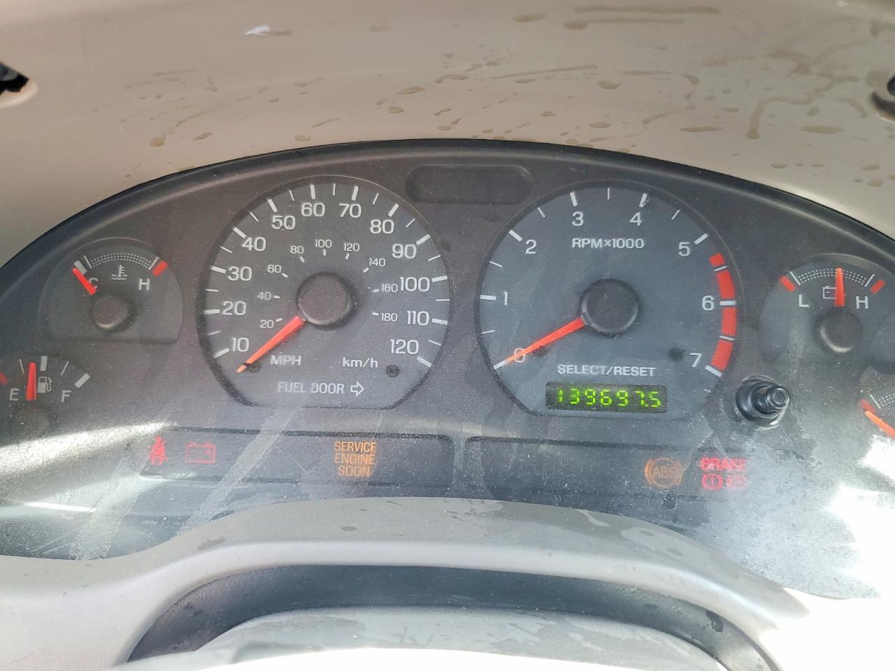 2003 Ford Mustang Red vin: 1FAFP40483F437798