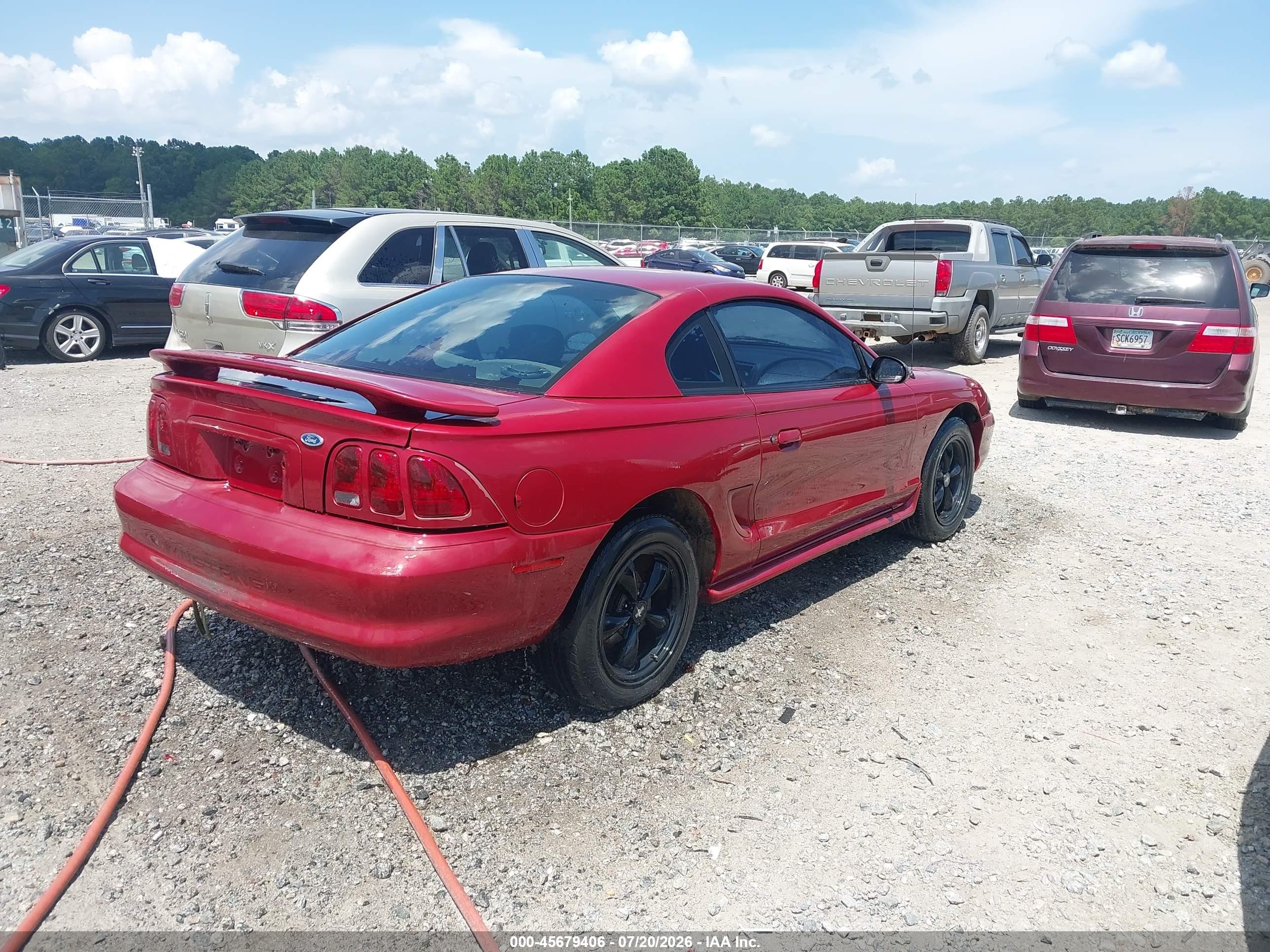 1998 Ford Mustang   Red vin: 1FAFP4048WF121127