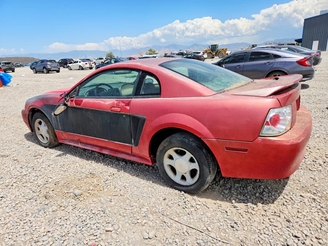2000 Ford Mustang Red vin: 1FAFP4048YF104640