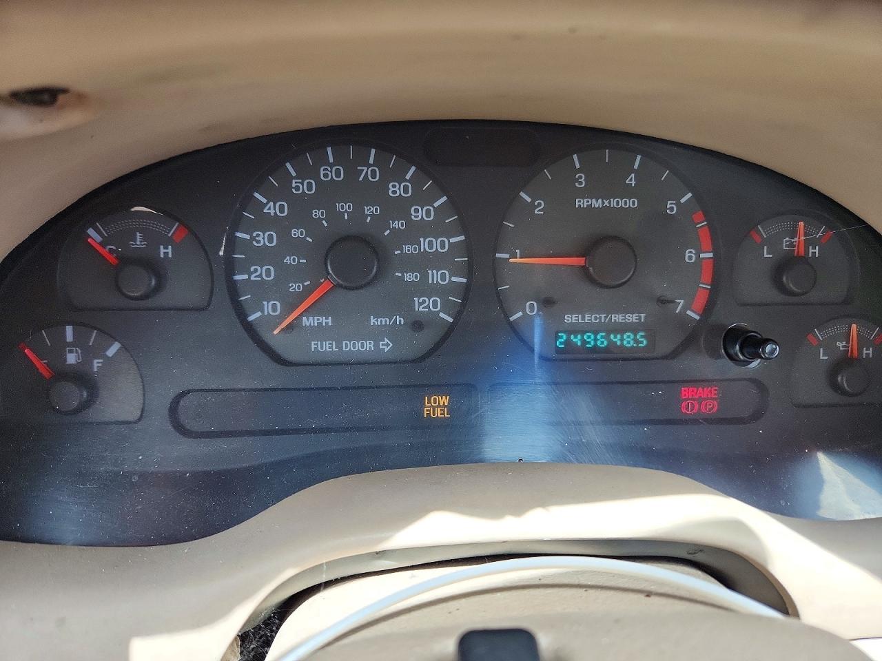 2000 Ford Mustang Red vin: 1FAFP4048YF104640