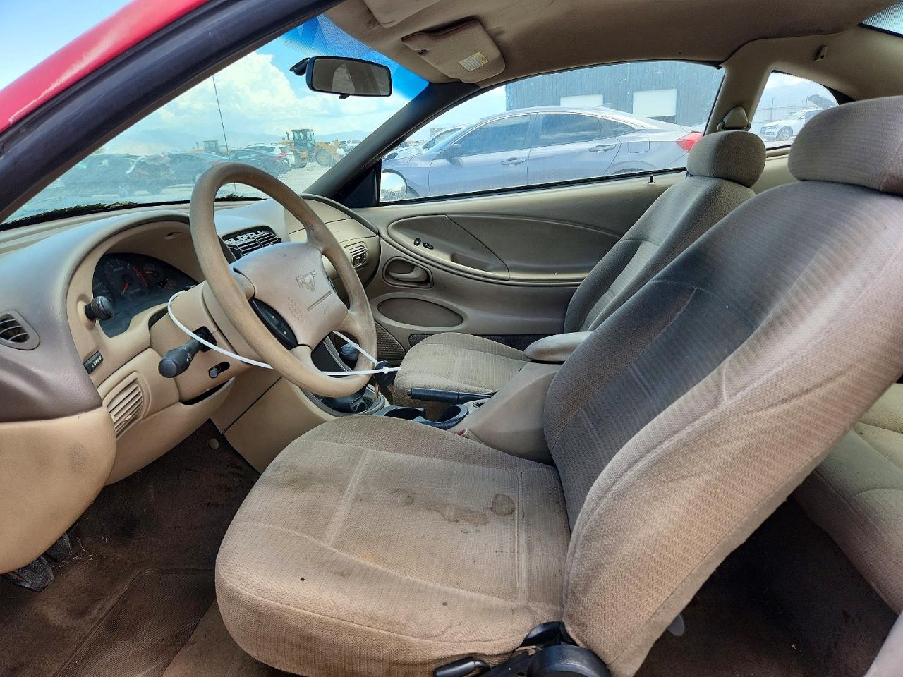 2000 Ford Mustang Red vin: 1FAFP4048YF104640