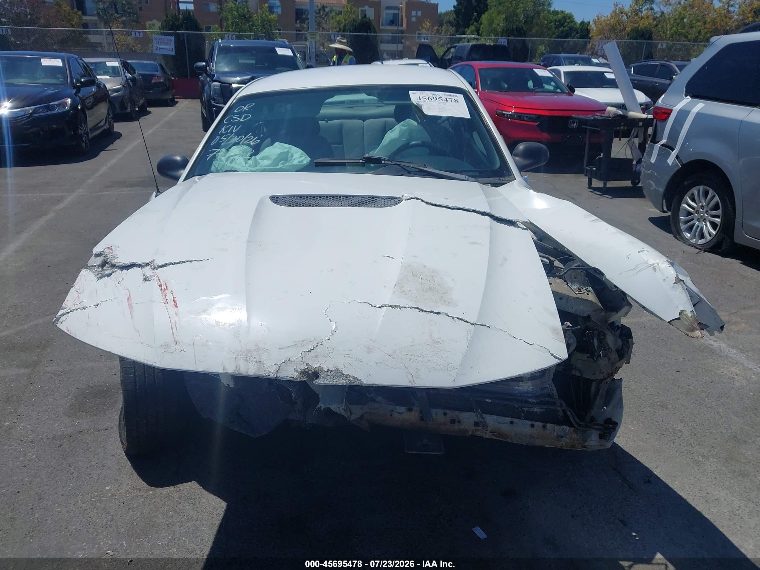 2000 Ford Mustang   Белый vin: 1FAFP4048YF121583