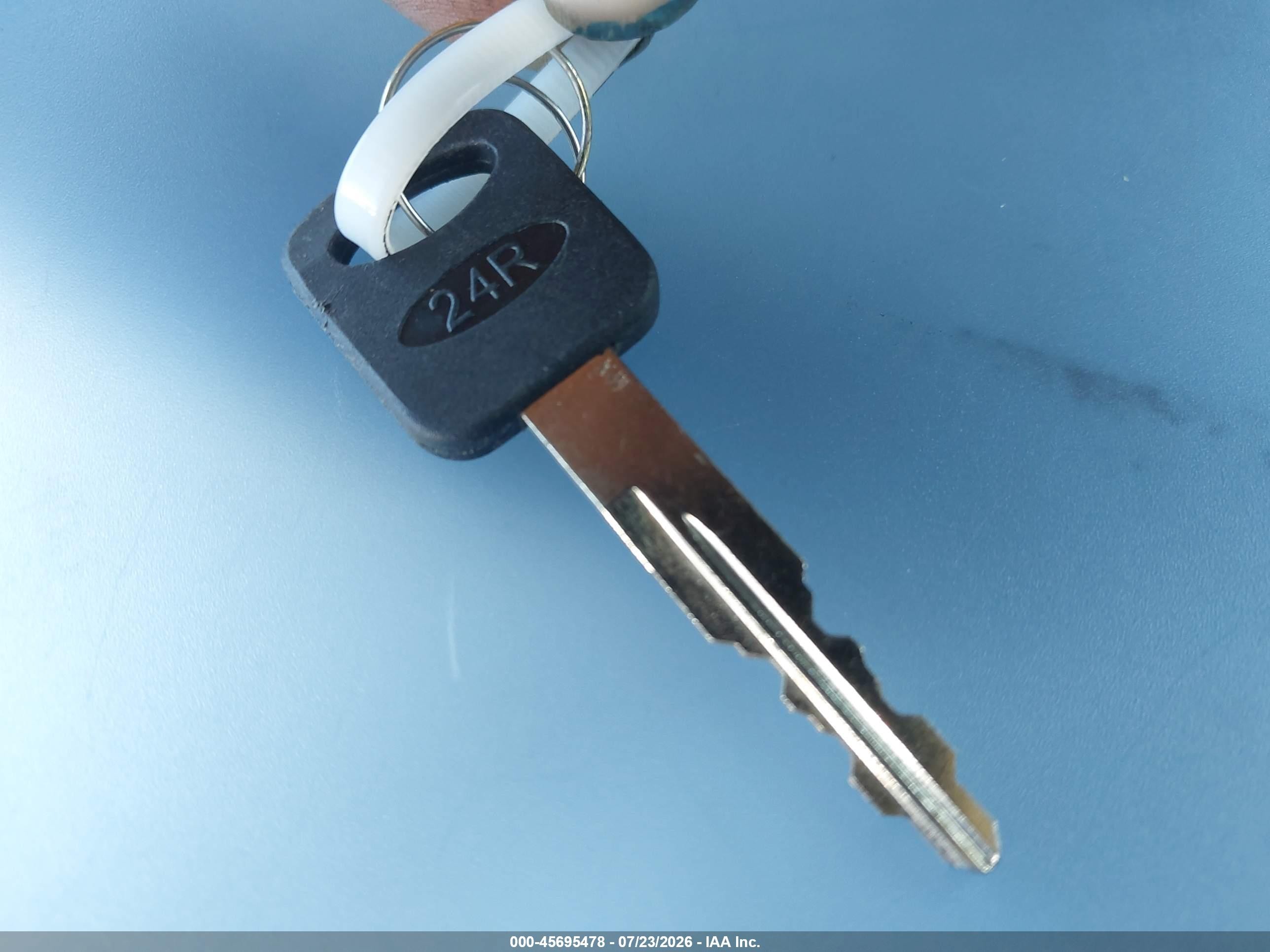 2000 Ford Mustang   Белый vin: 1FAFP4048YF121583