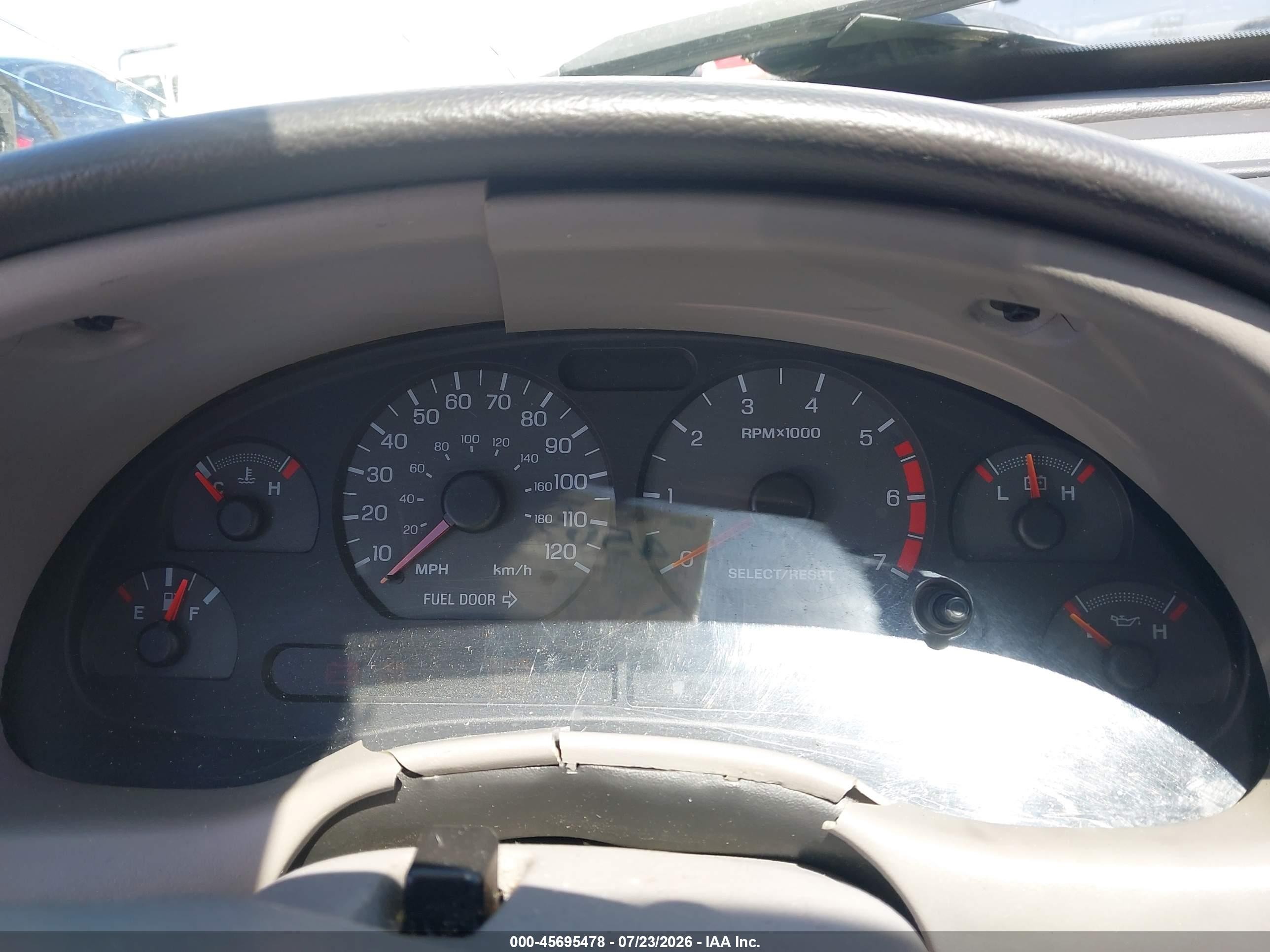 2000 Ford Mustang   Белый vin: 1FAFP4048YF121583