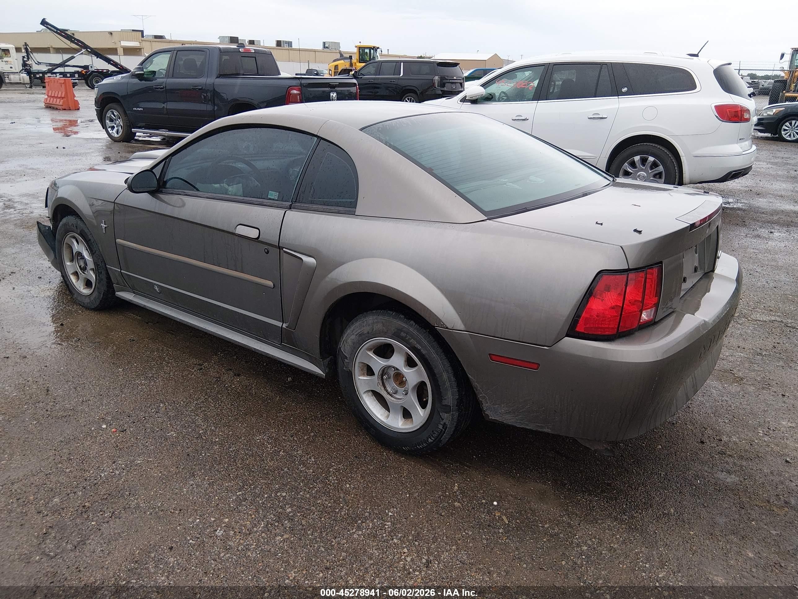 2001 Ford Mustang   Beige vin: 1FAFP40491F127334
