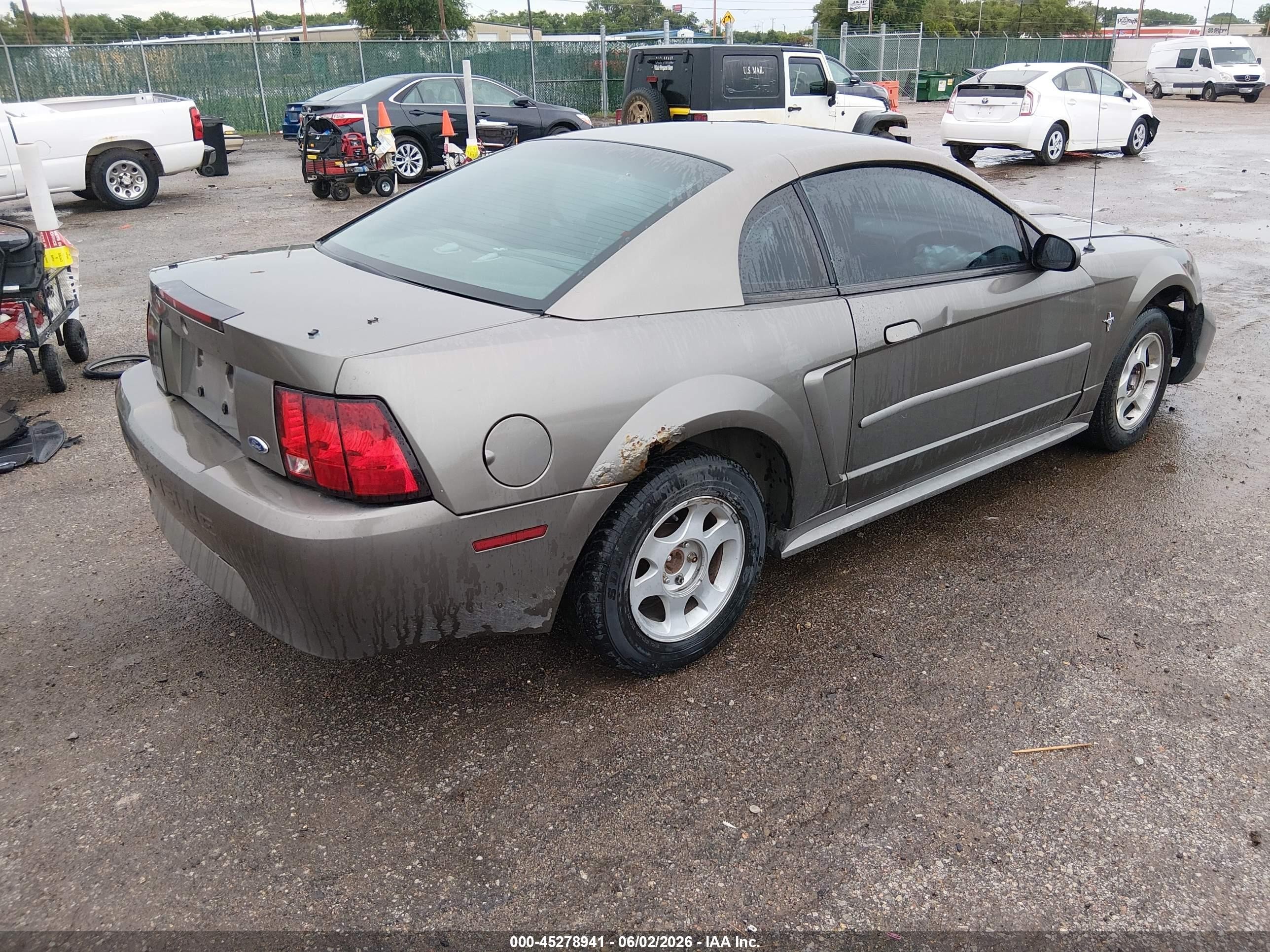 2001 Ford Mustang   Beige vin: 1FAFP40491F127334